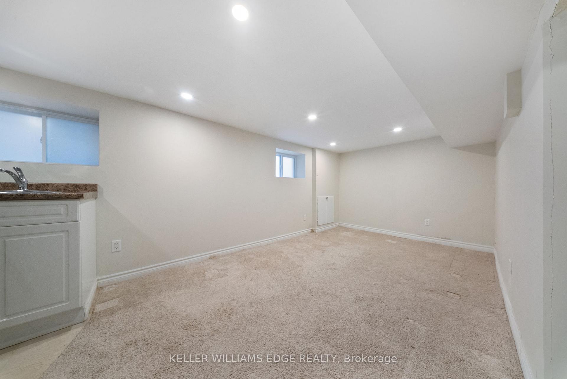 Photo 18 of 23 Wexford Avenue N, Hamilton, Crown Point — HOMEH