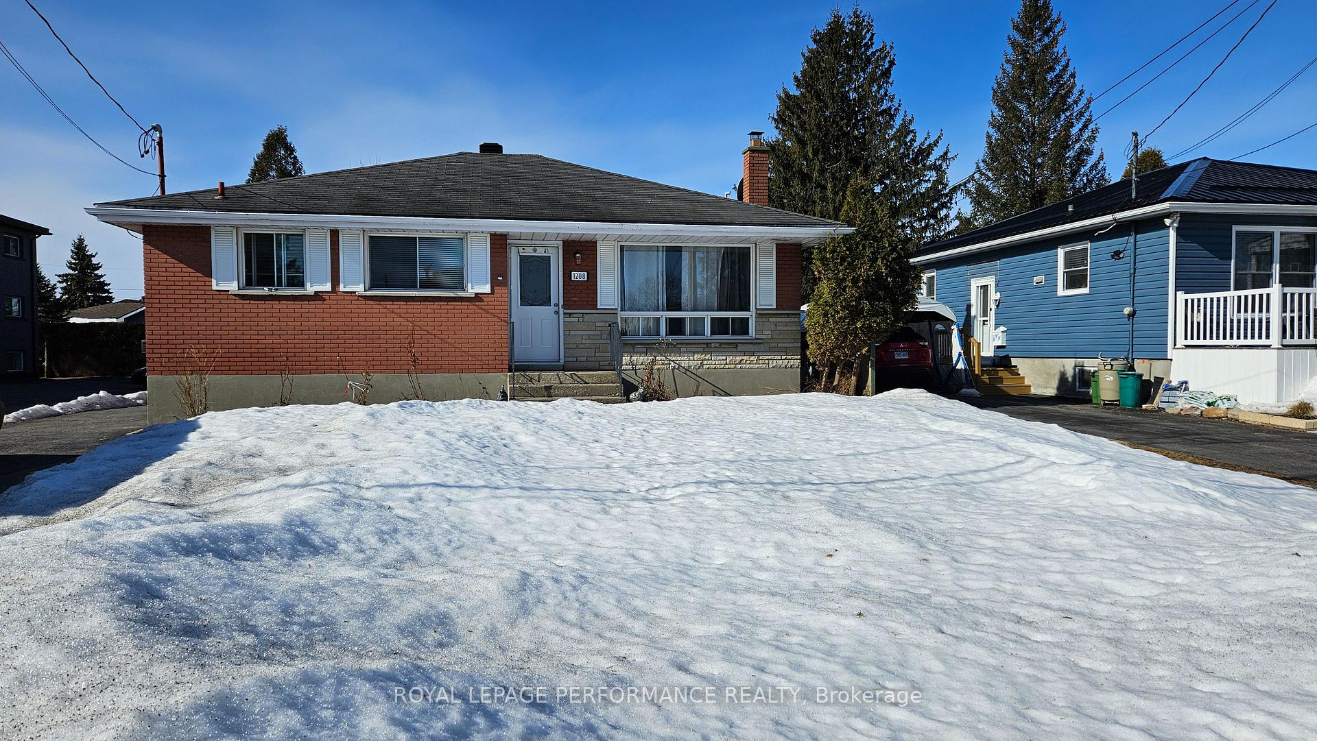 Photo 2 of 1208 Henry Street W, Cornwall — HOMEH