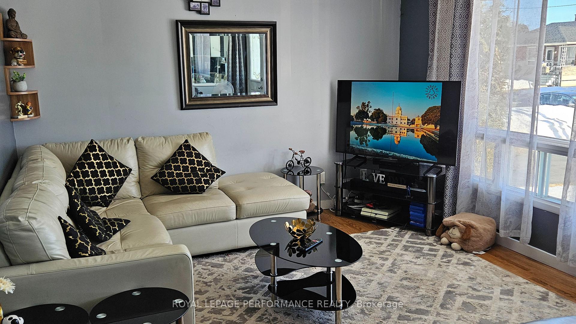 Photo 3 of 1208 Henry Street W, Cornwall — HOMEH