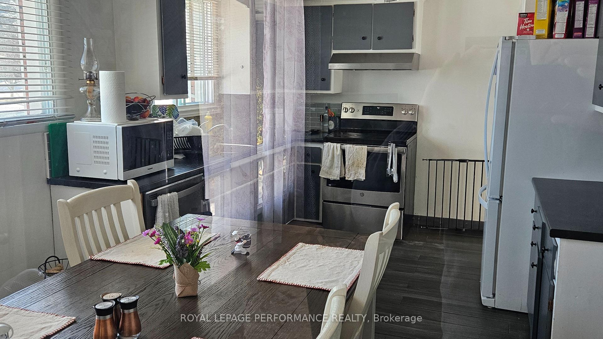 Photo 6 of 1208 Henry Street W, Cornwall — HOMEH