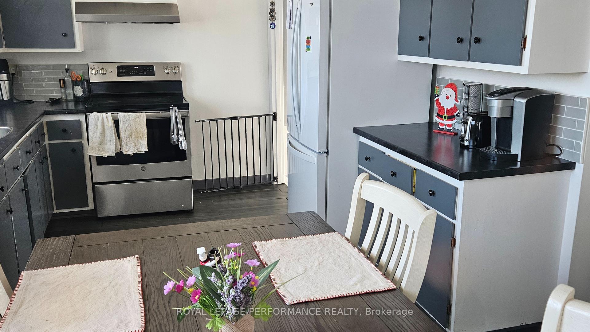 Photo 14 of 1208 Henry Street W, Cornwall — HOMEH