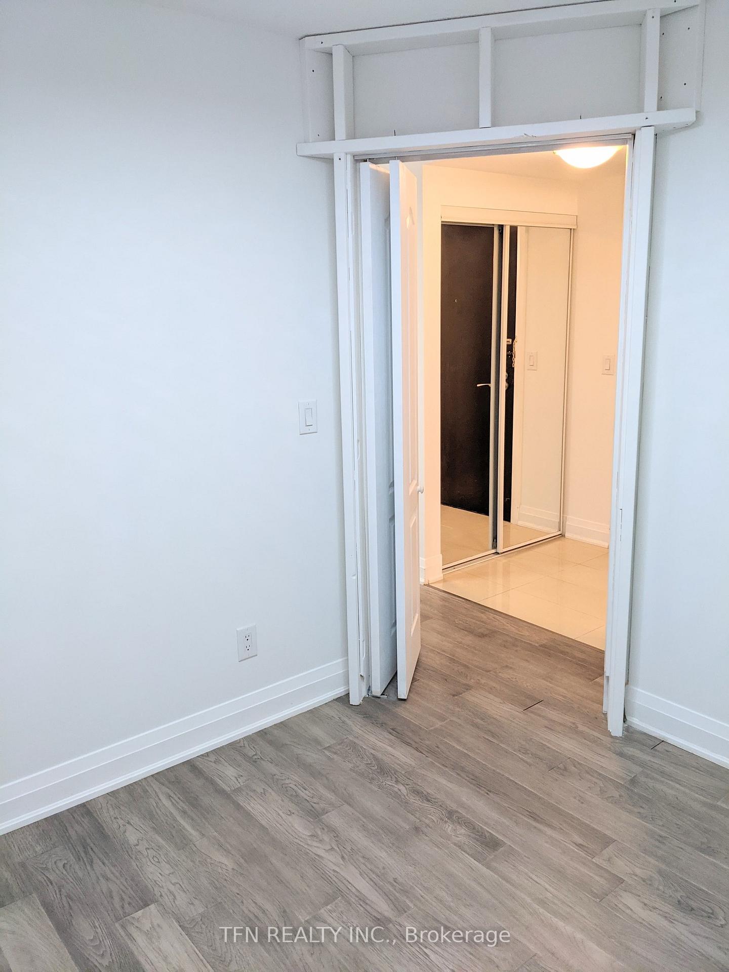 Photo 9 of Unit 807, 30 North Park Road, Vaughan, Beverley Glen — HOMEH