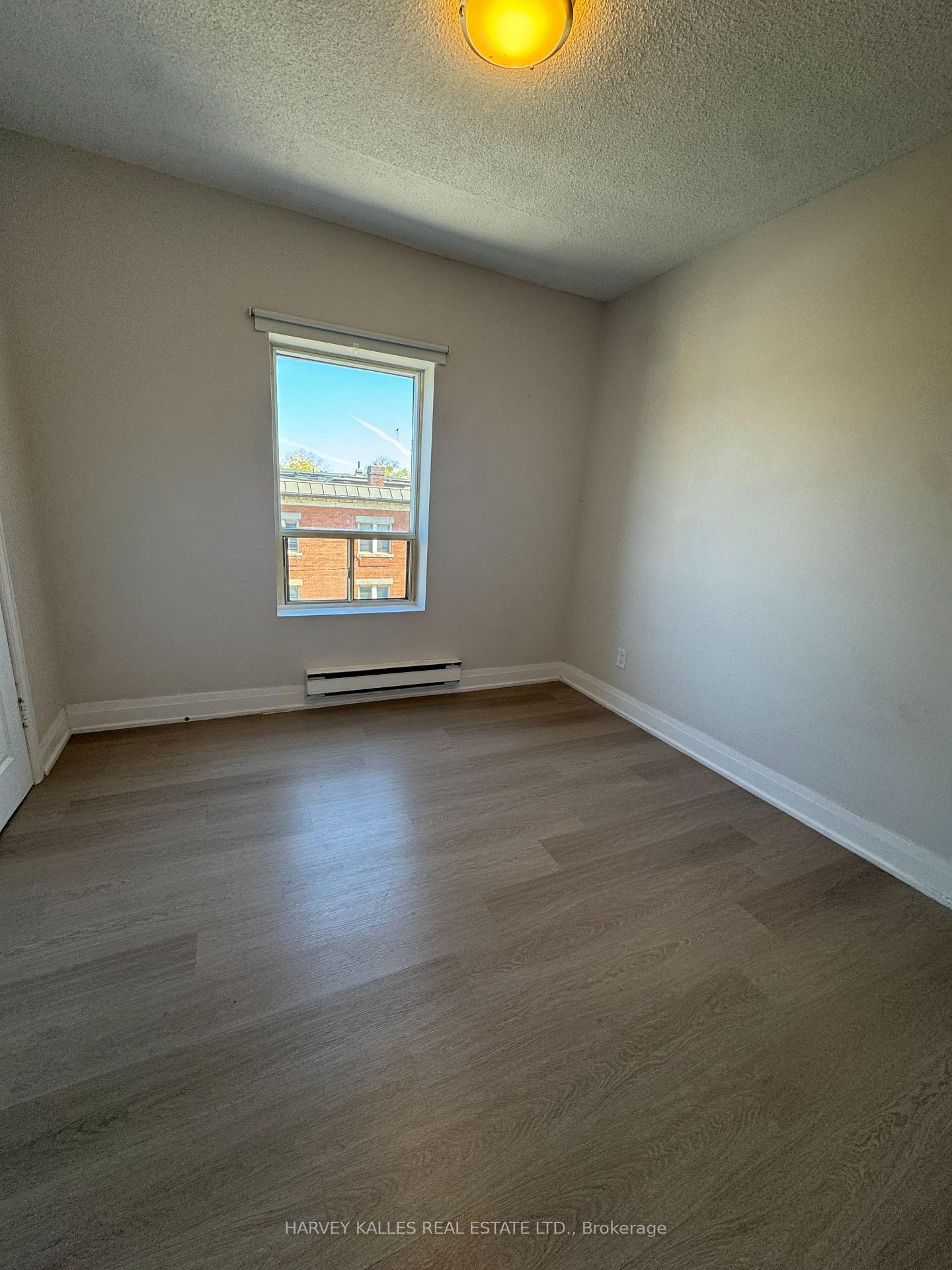 Front of Unit 6, 98 Northcliffe Boulevard