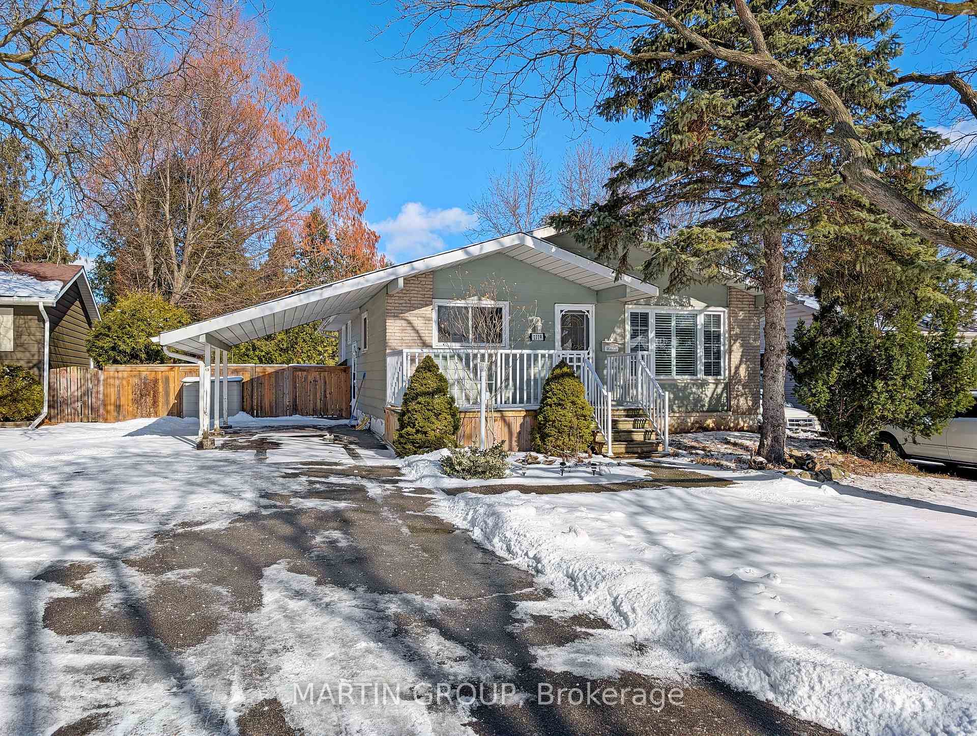 Front of 2119 Linmouth Terrace