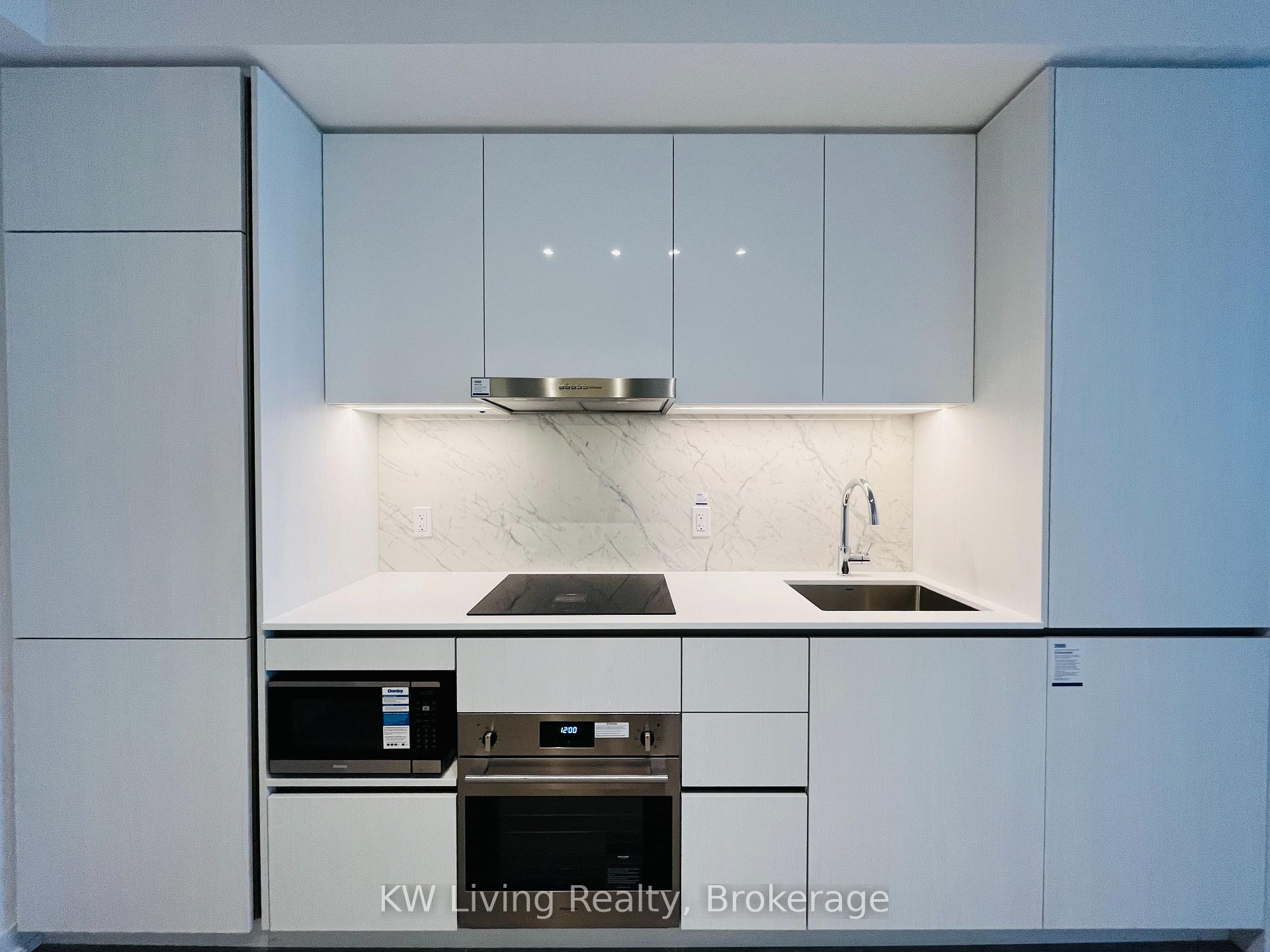 Photo 2 of Unit 4705, 8 Interchange Way, Vaughan, Vaughan Corporate Centre — HOMEH