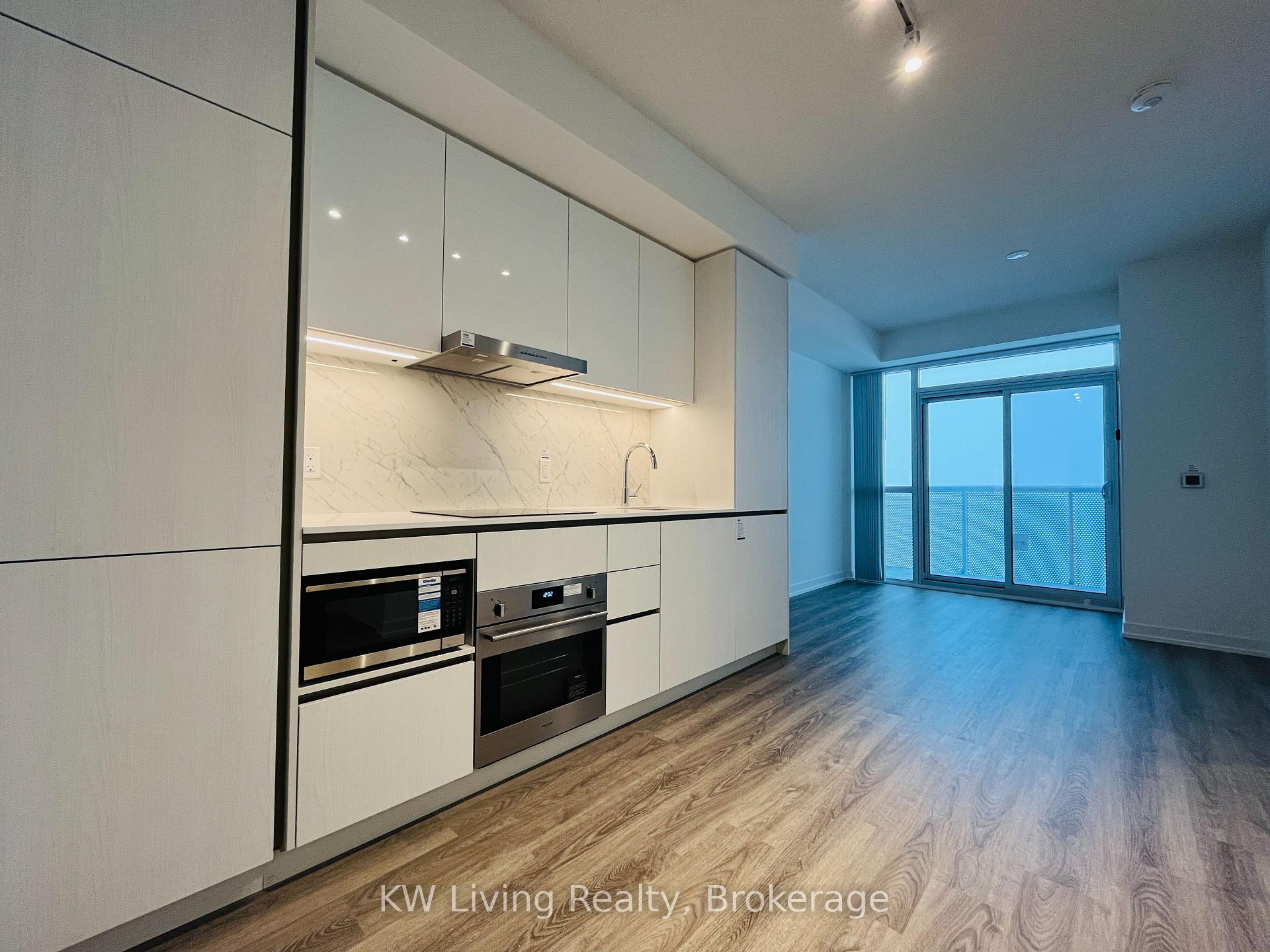 Photo 4 of Unit 4705, 8 Interchange Way, Vaughan, Vaughan Corporate Centre — HOMEH
