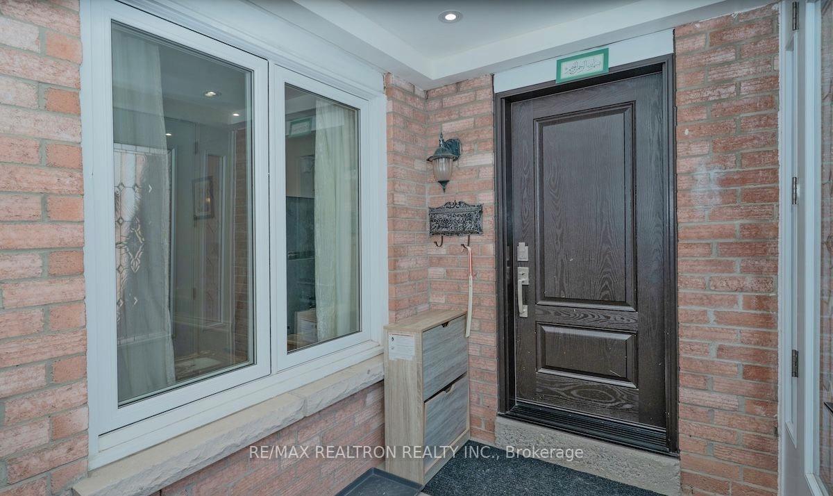 Photo 2 of Unit Main Floor, 85 Glen Crescent, Vaughan, Uplands — HOMEH