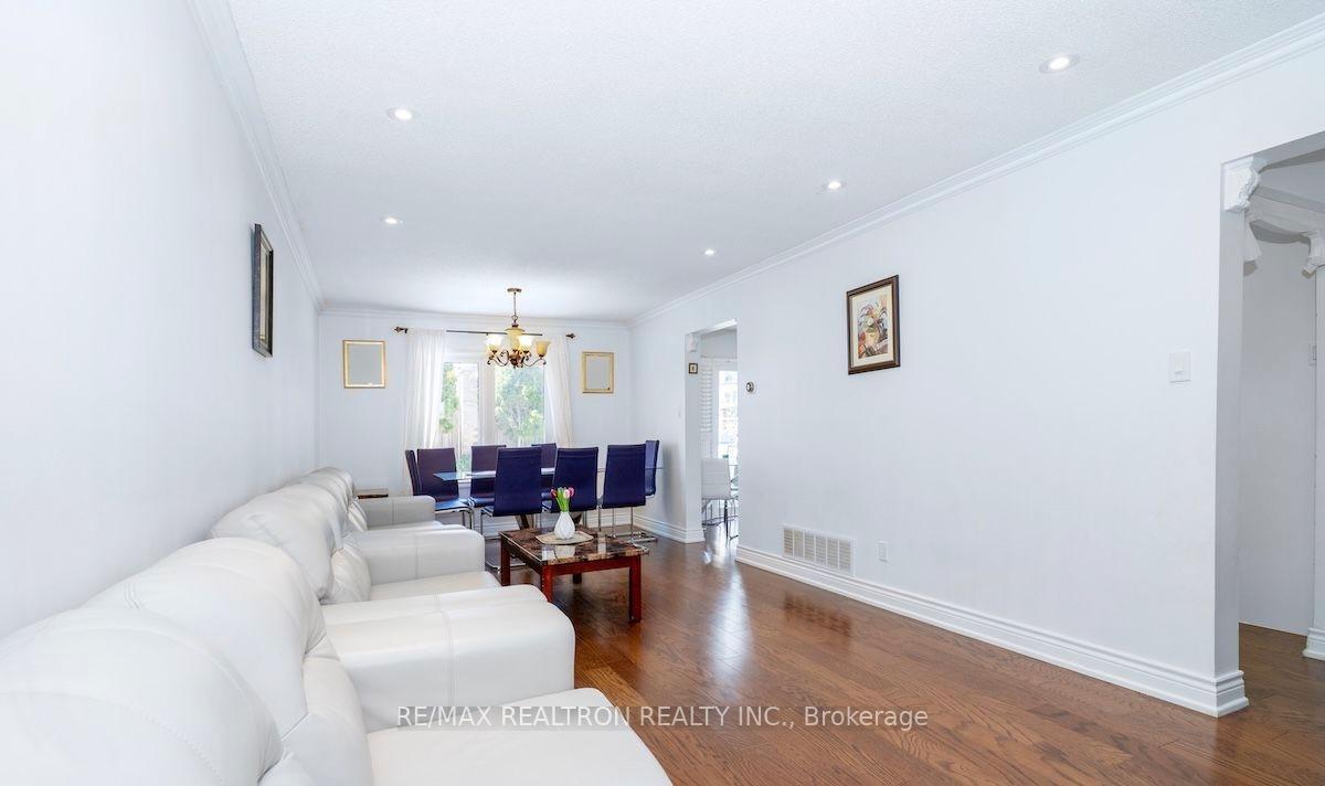 Photo 3 of Unit Main Floor, 85 Glen Crescent, Vaughan, Uplands — HOMEH