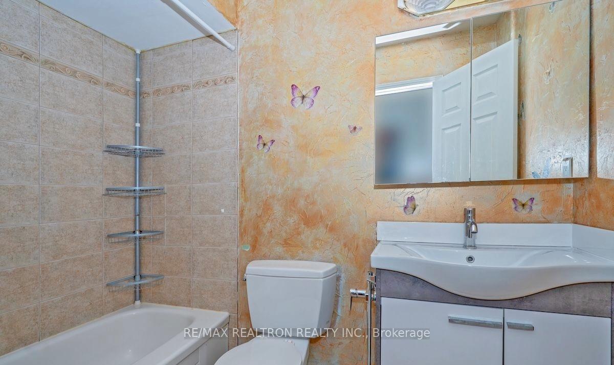 Photo 5 of Unit Main Floor, 85 Glen Crescent, Vaughan, Uplands — HOMEH