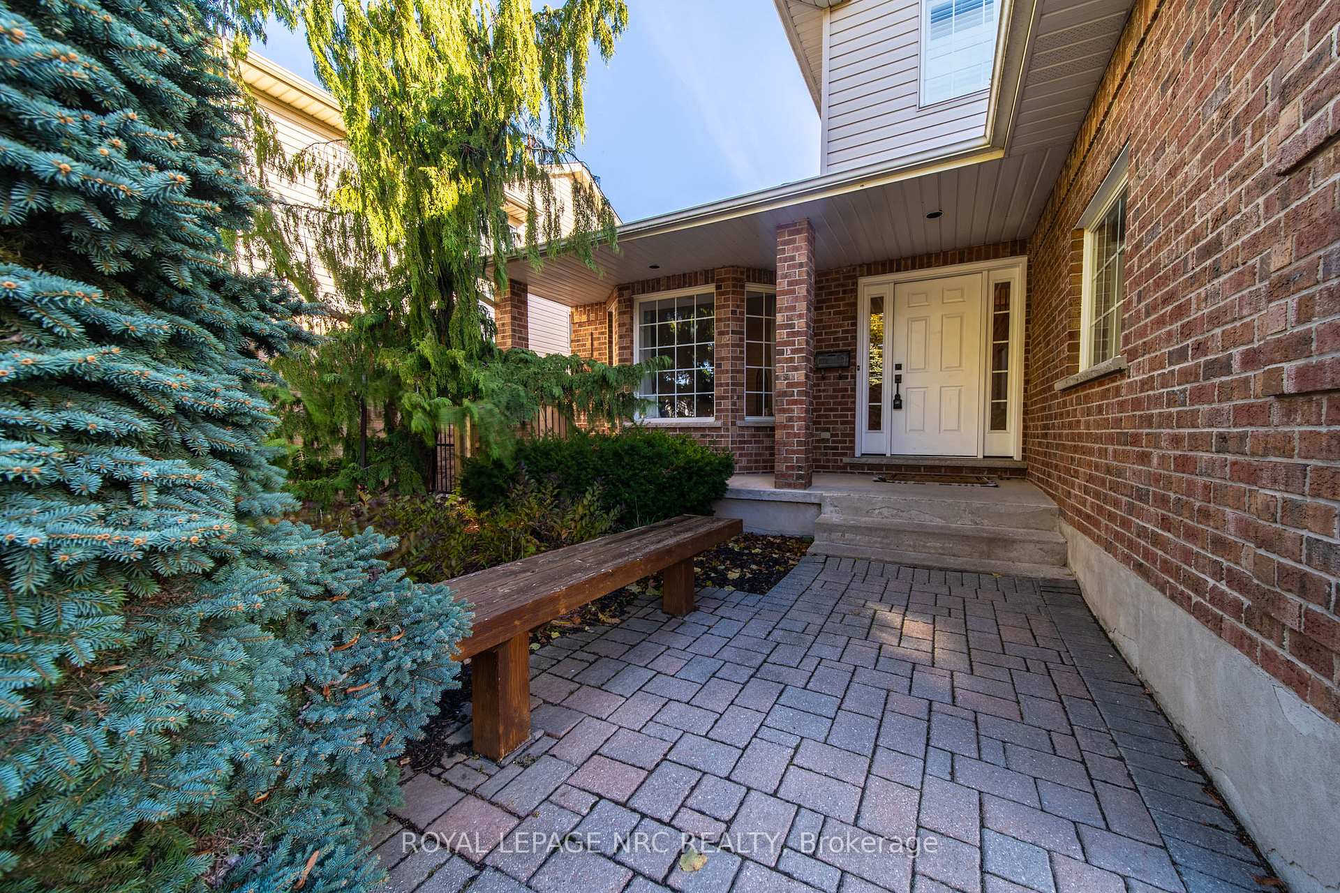 Photo 4 of 7955 Harvest Crescent, Niagara Falls, Ascot — HOMEH