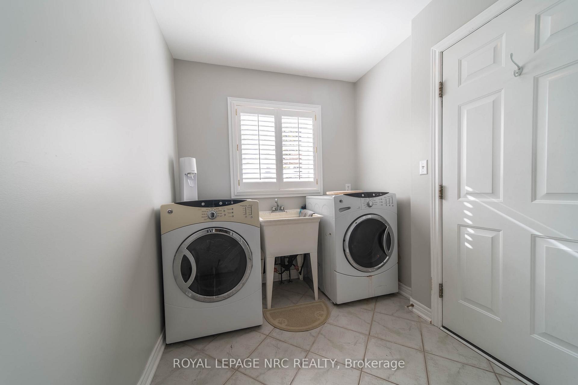 Photo 10 of 7955 Harvest Crescent, Niagara Falls, Ascot — HOMEH
