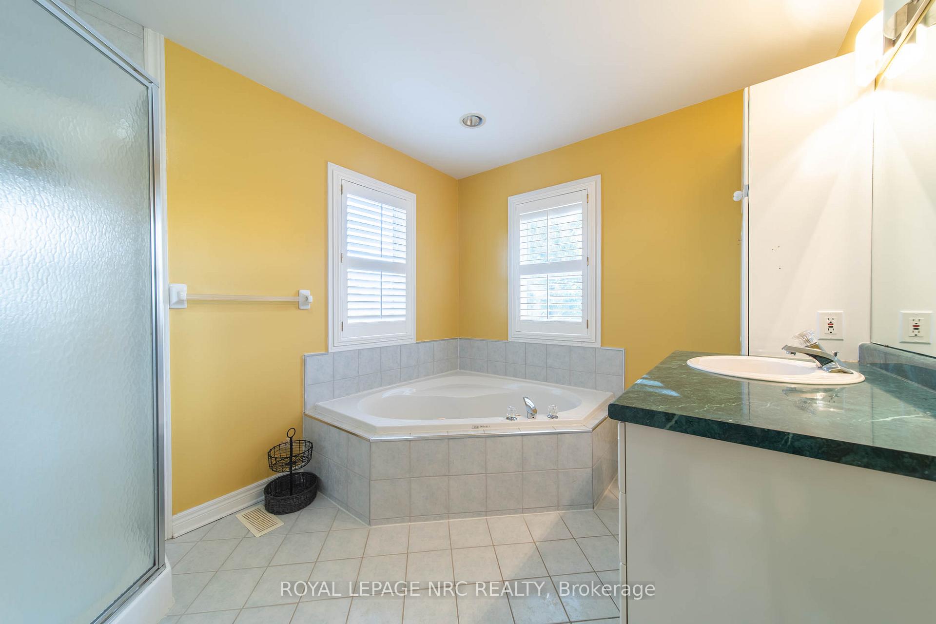 Photo 31 of 7955 Harvest Crescent, Niagara Falls, Ascot — HOMEH