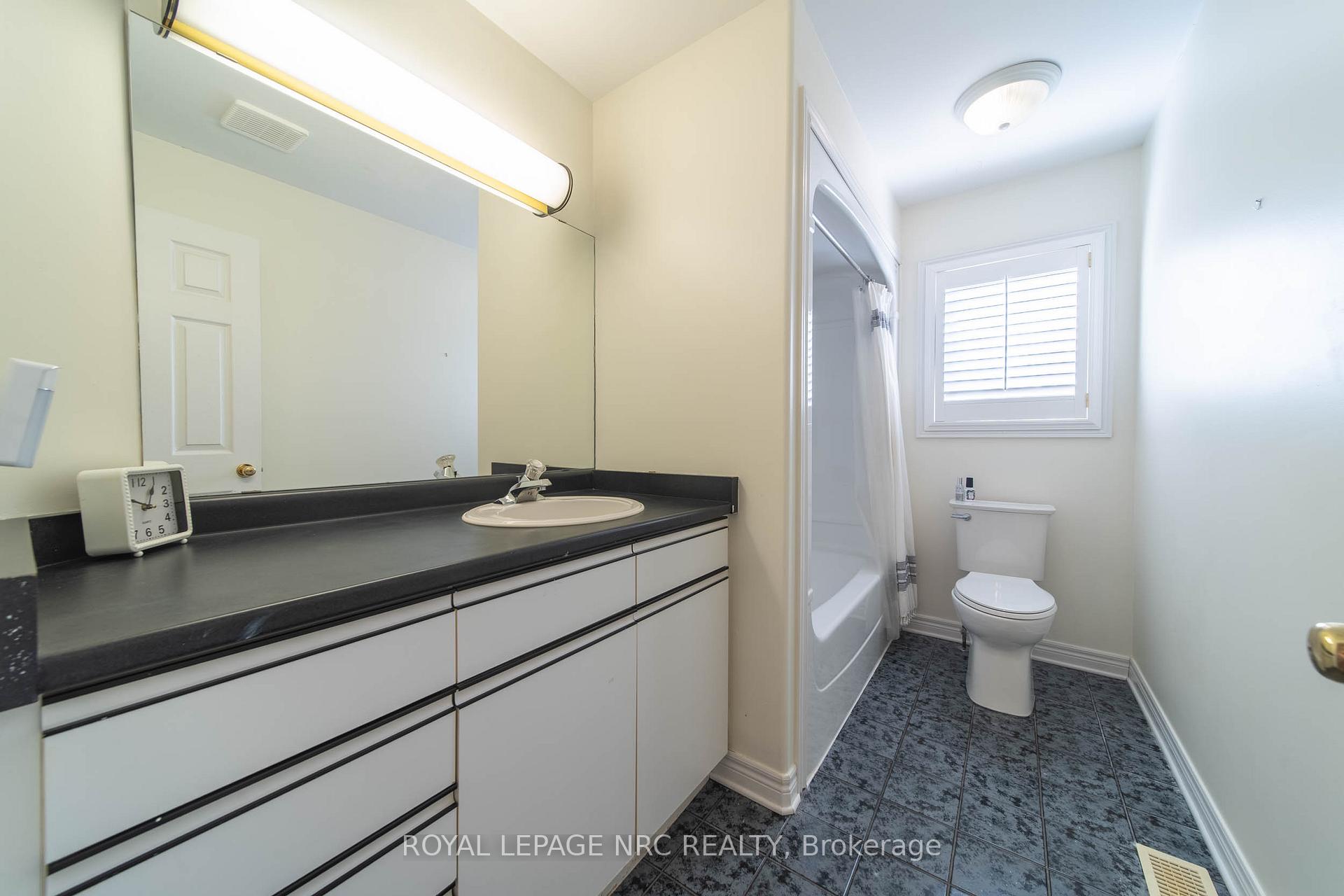 Photo 14 of 7955 Harvest Crescent, Niagara Falls, Ascot — HOMEH
