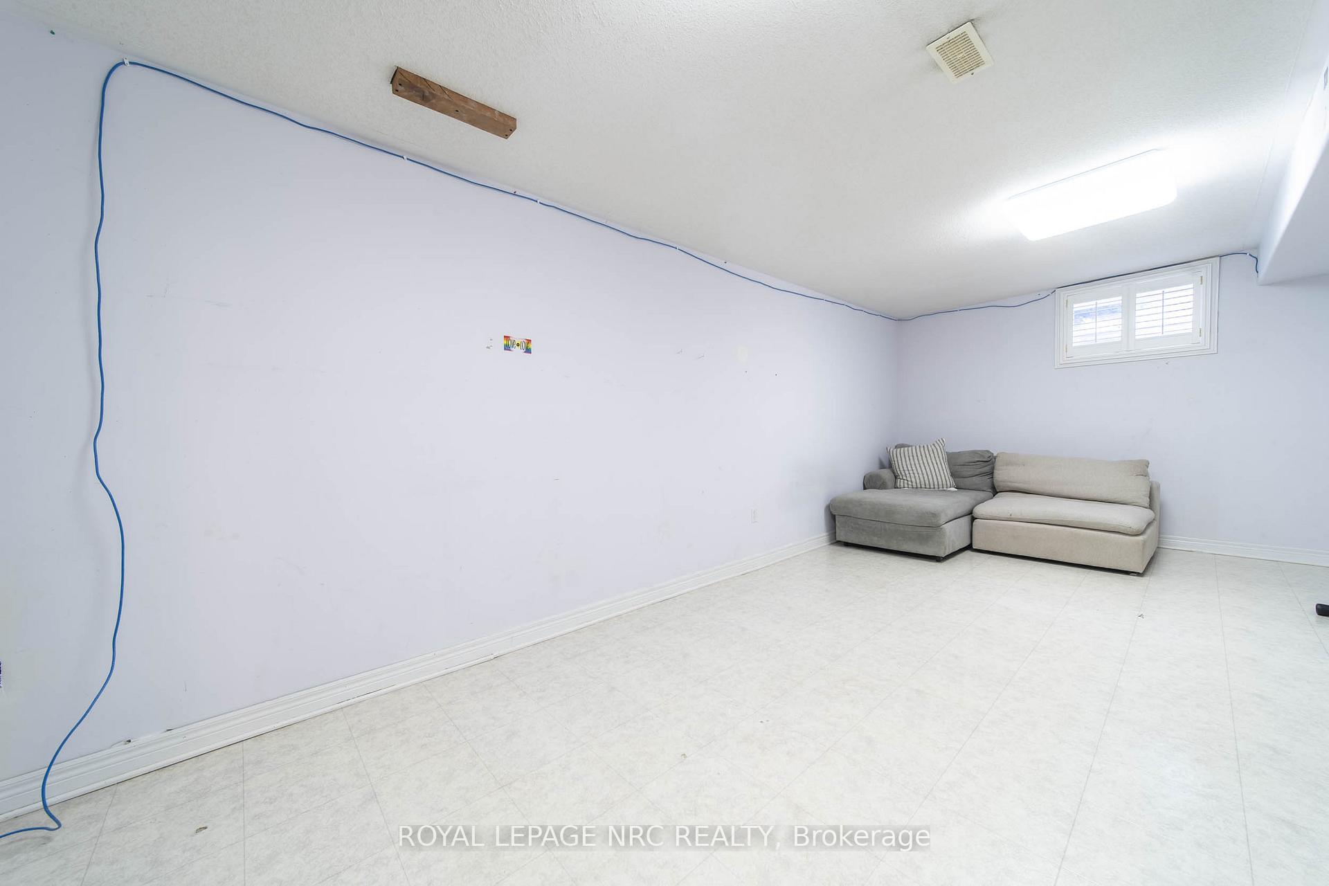 Photo 17 of 7955 Harvest Crescent, Niagara Falls, Ascot — HOMEH