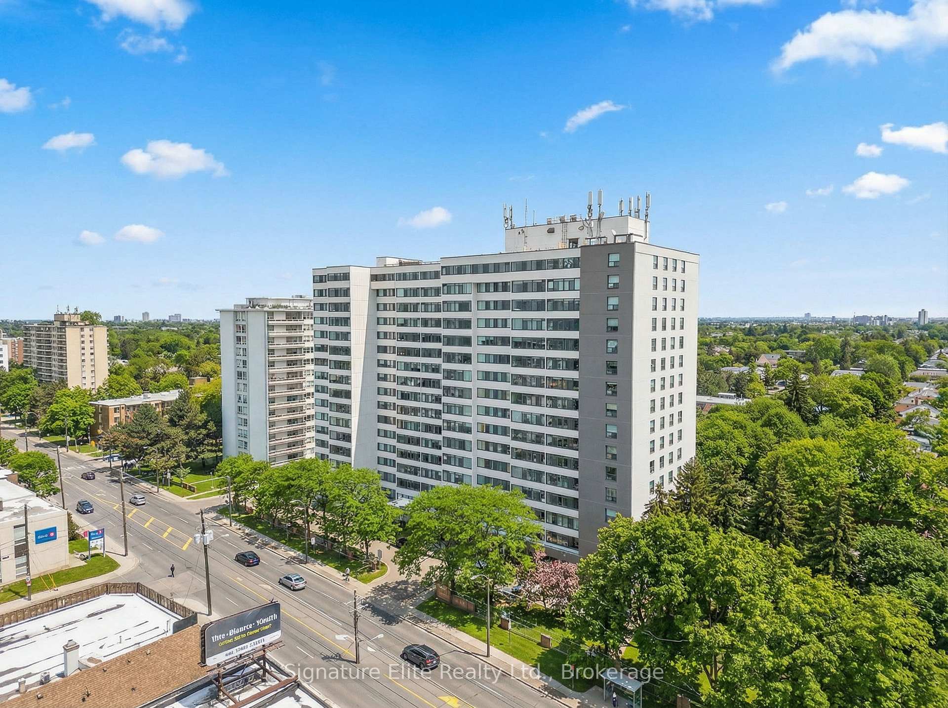 Photo 2 of Unit 104, 3000 Bathurst Street, Toronto, Englemount-Lawrence — HOMEH