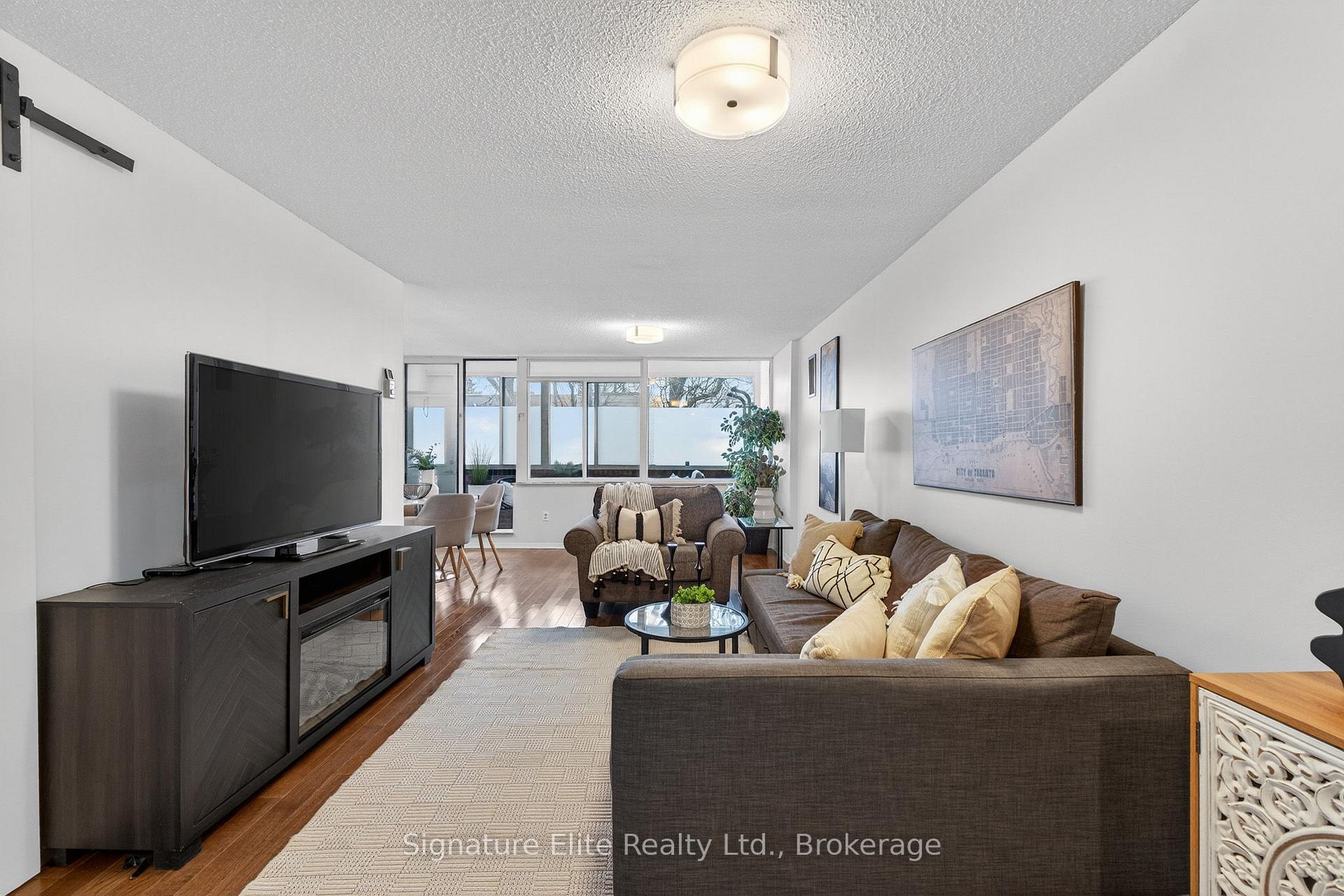 Photo 4 of Unit 104, 3000 Bathurst Street, Toronto, Englemount-Lawrence — HOMEH