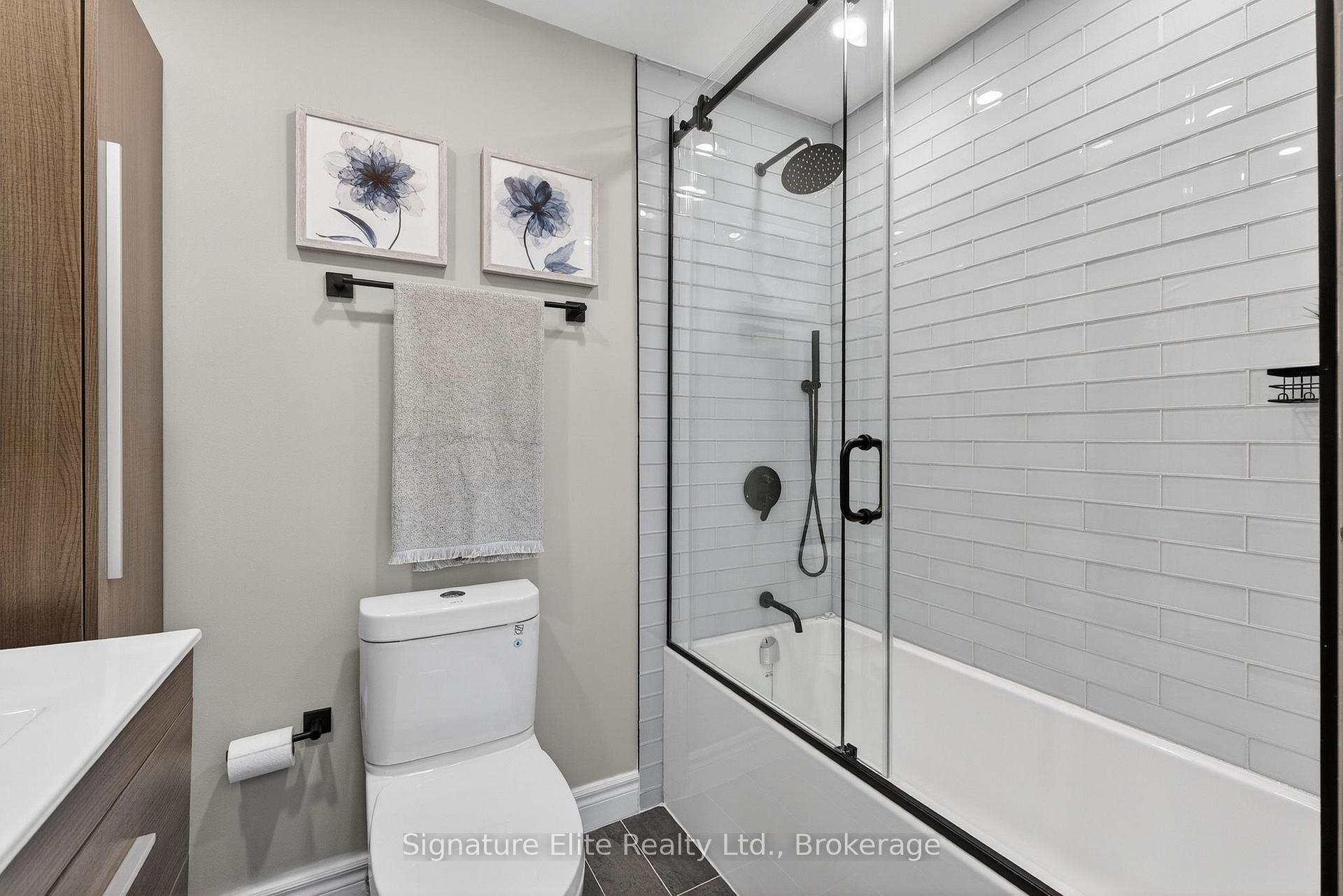 Photo 14 of Unit 104, 3000 Bathurst Street, Toronto, Englemount-Lawrence — HOMEH