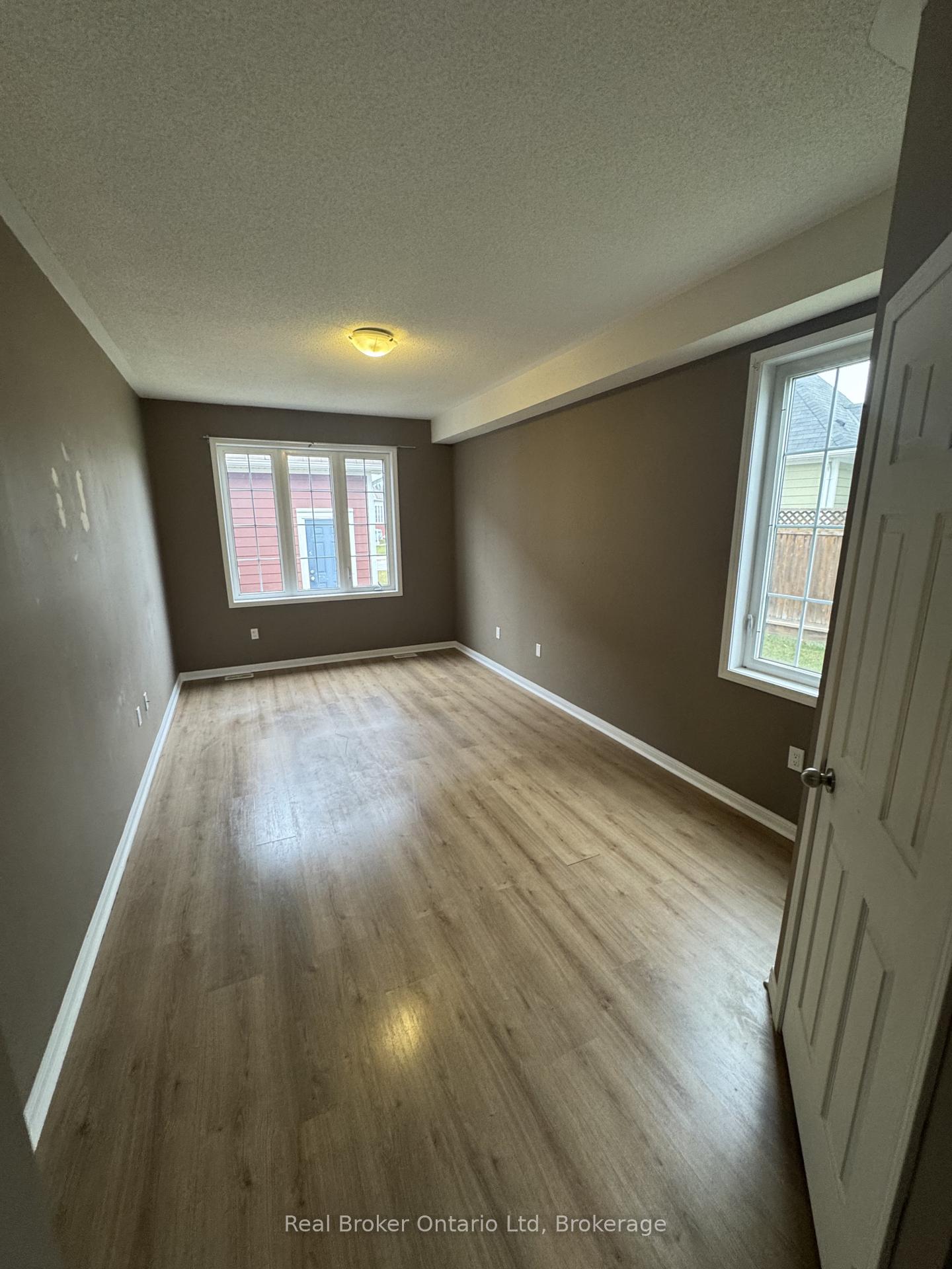 Photo 10 of 21 Village Gate Drive, Wasaga Beach — HOMEH