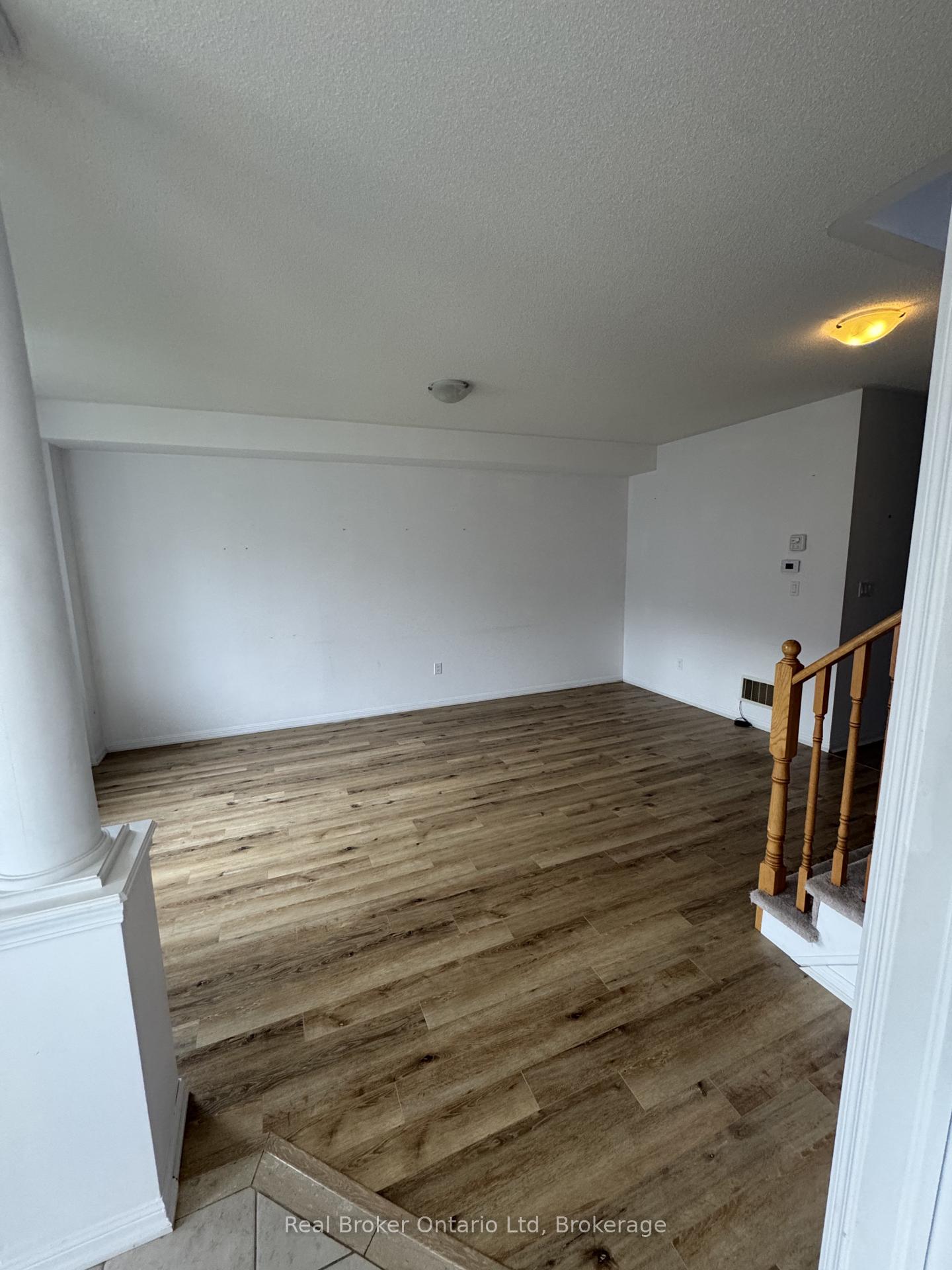 Photo 2 of 21 Village Gate Drive, Wasaga Beach — HOMEH