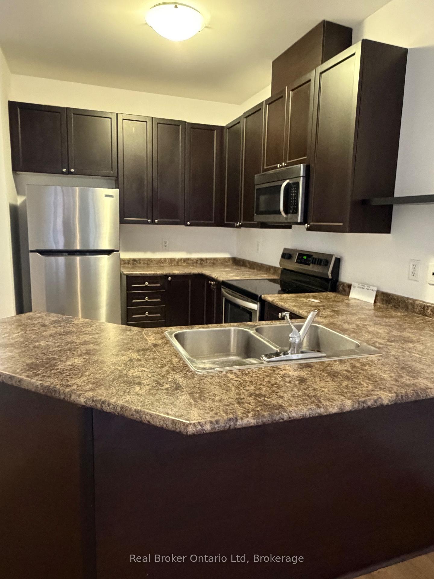 Photo 15 of 21 Village Gate Drive, Wasaga Beach — HOMEH