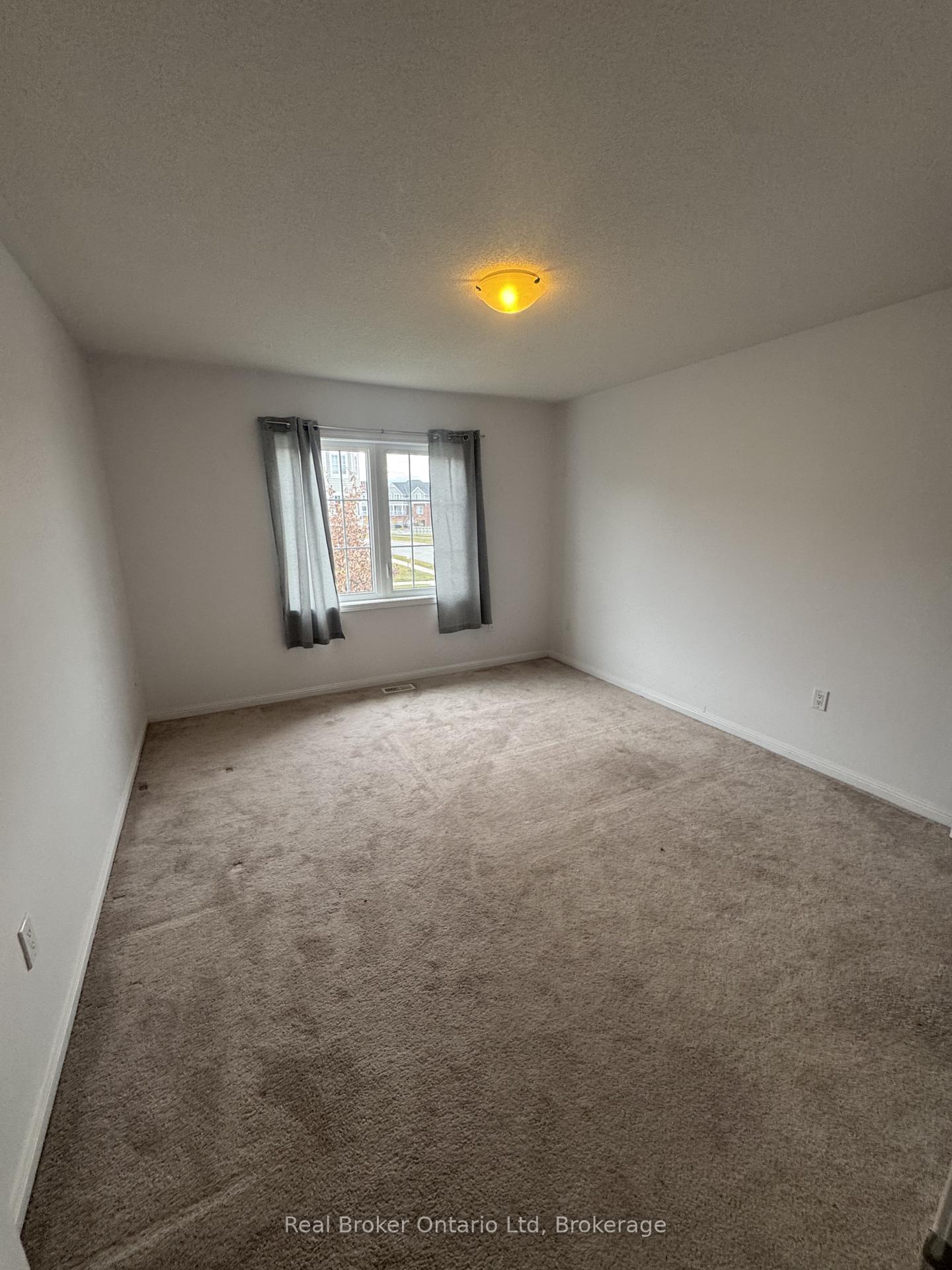 Photo 11 of 21 Village Gate Drive, Wasaga Beach — HOMEH