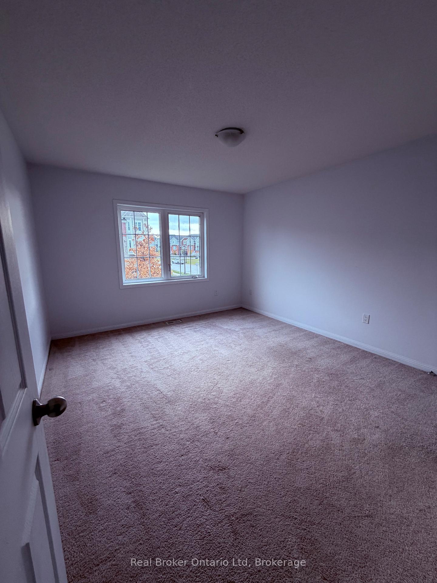 Photo 13 of 21 Village Gate Drive, Wasaga Beach — HOMEH