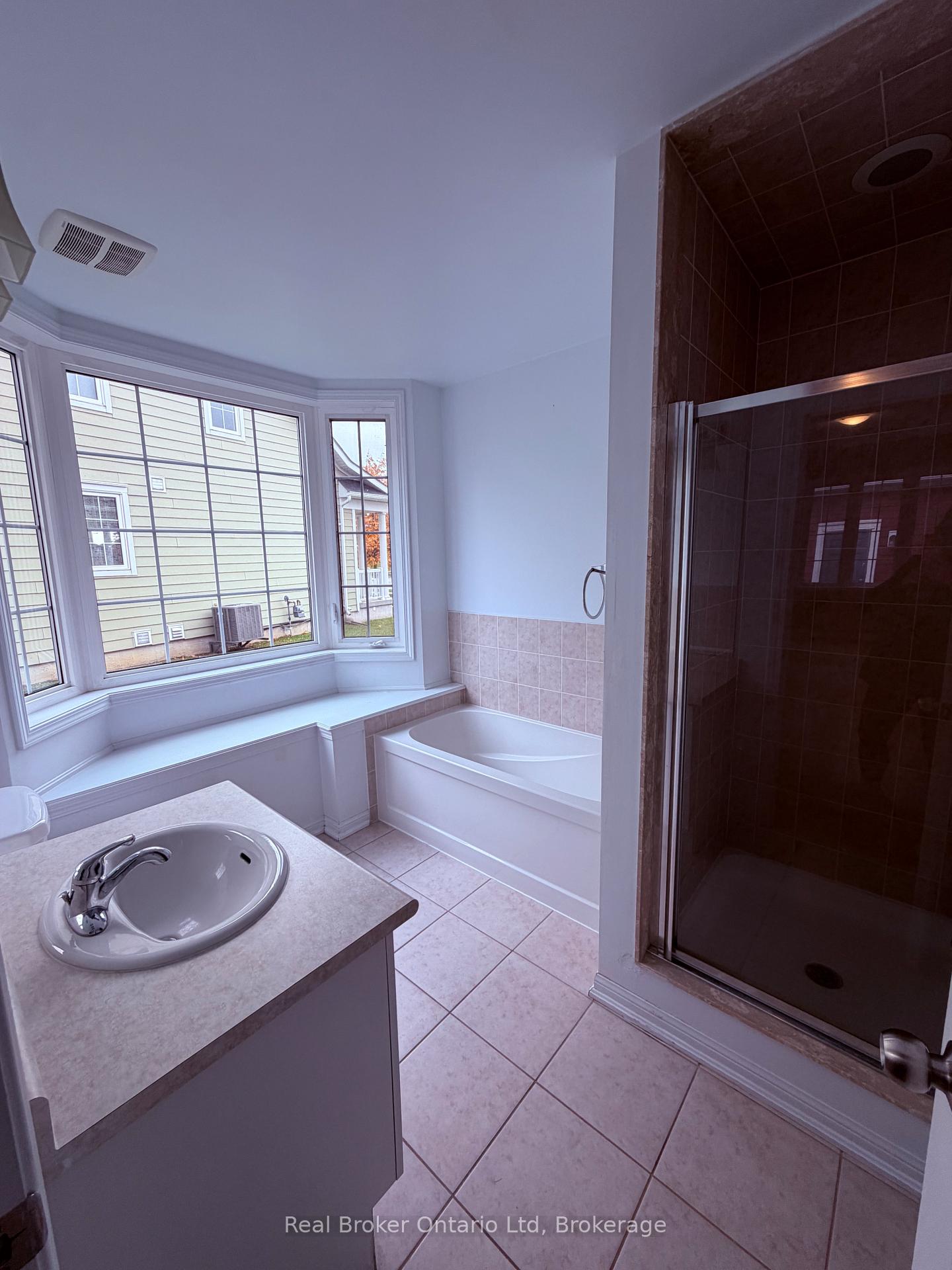 Photo 3 of 21 Village Gate Drive, Wasaga Beach — HOMEH