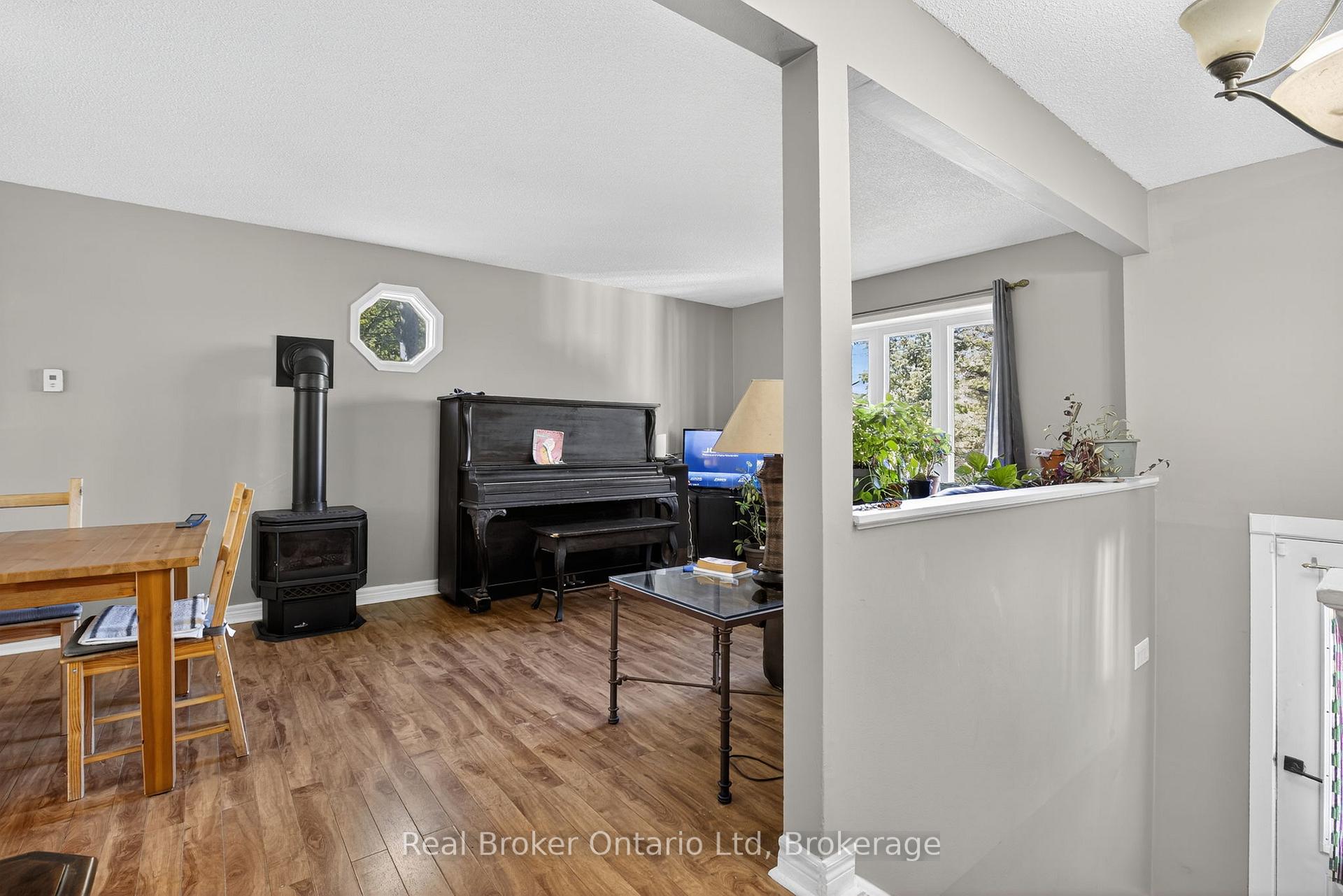 Photo 3 of 203 Knox Road W, Wasaga Beach — HOMEH