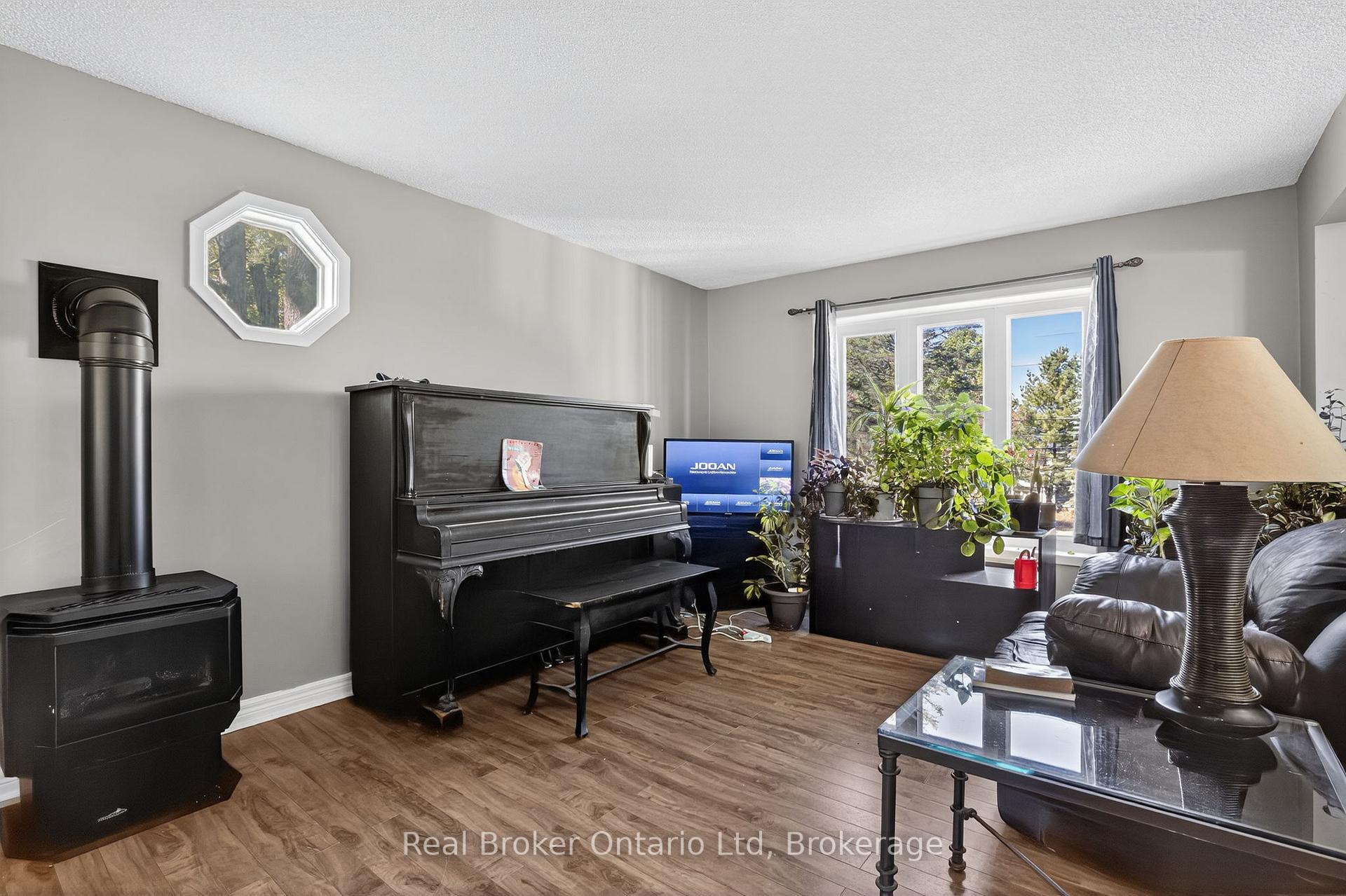 Photo 4 of 203 Knox Road W, Wasaga Beach — HOMEH