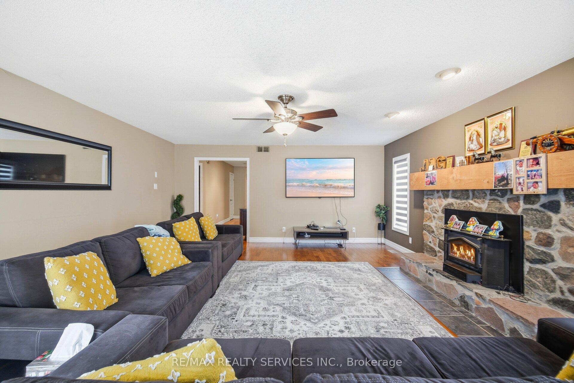 Photo 14 of 1569 Killarney Beach Road, Innisfil, Rural Innisfil — HOMEH