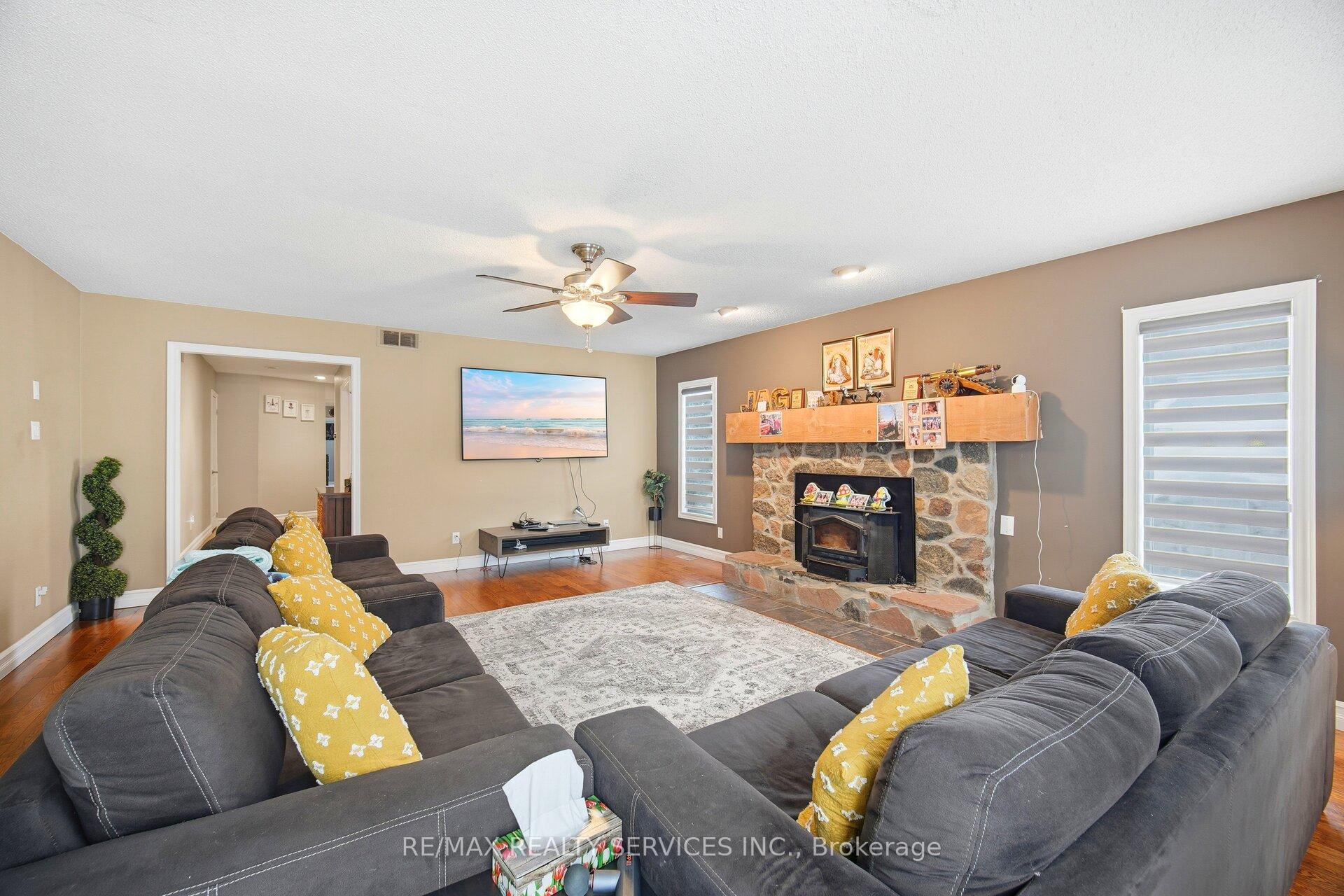Photo 11 of 1569 Killarney Beach Road, Innisfil, Rural Innisfil — HOMEH