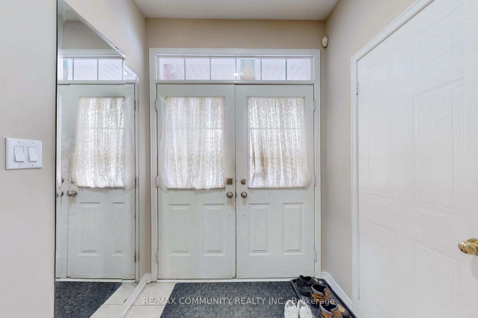 Photo 21 of 10 Oxfordshire Street, Markham, Berczy — HOMEH