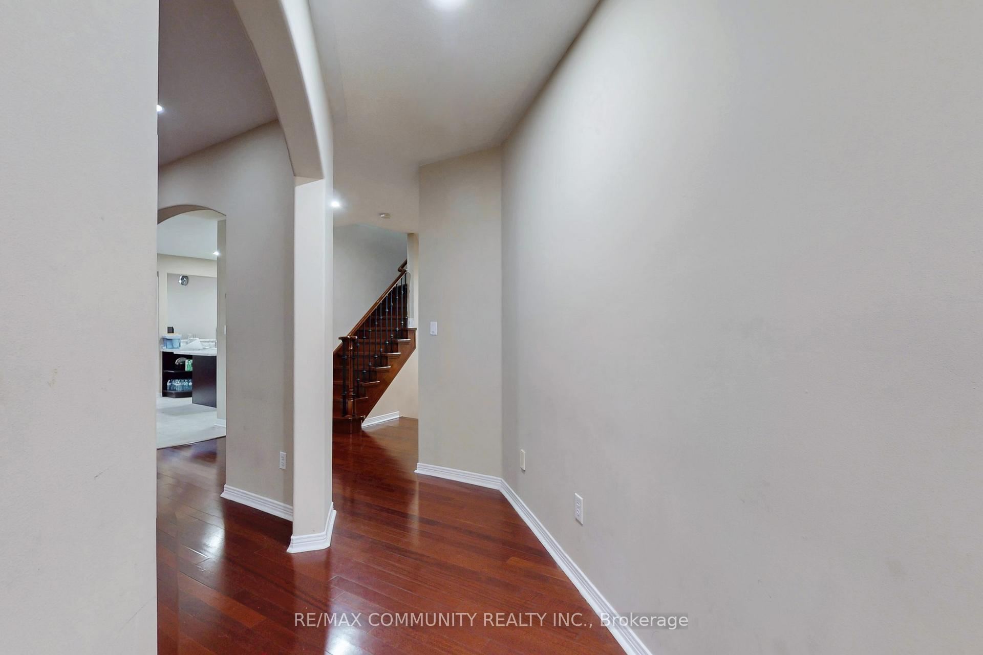 Photo 8 of 10 Oxfordshire Street, Markham, Berczy — HOMEH