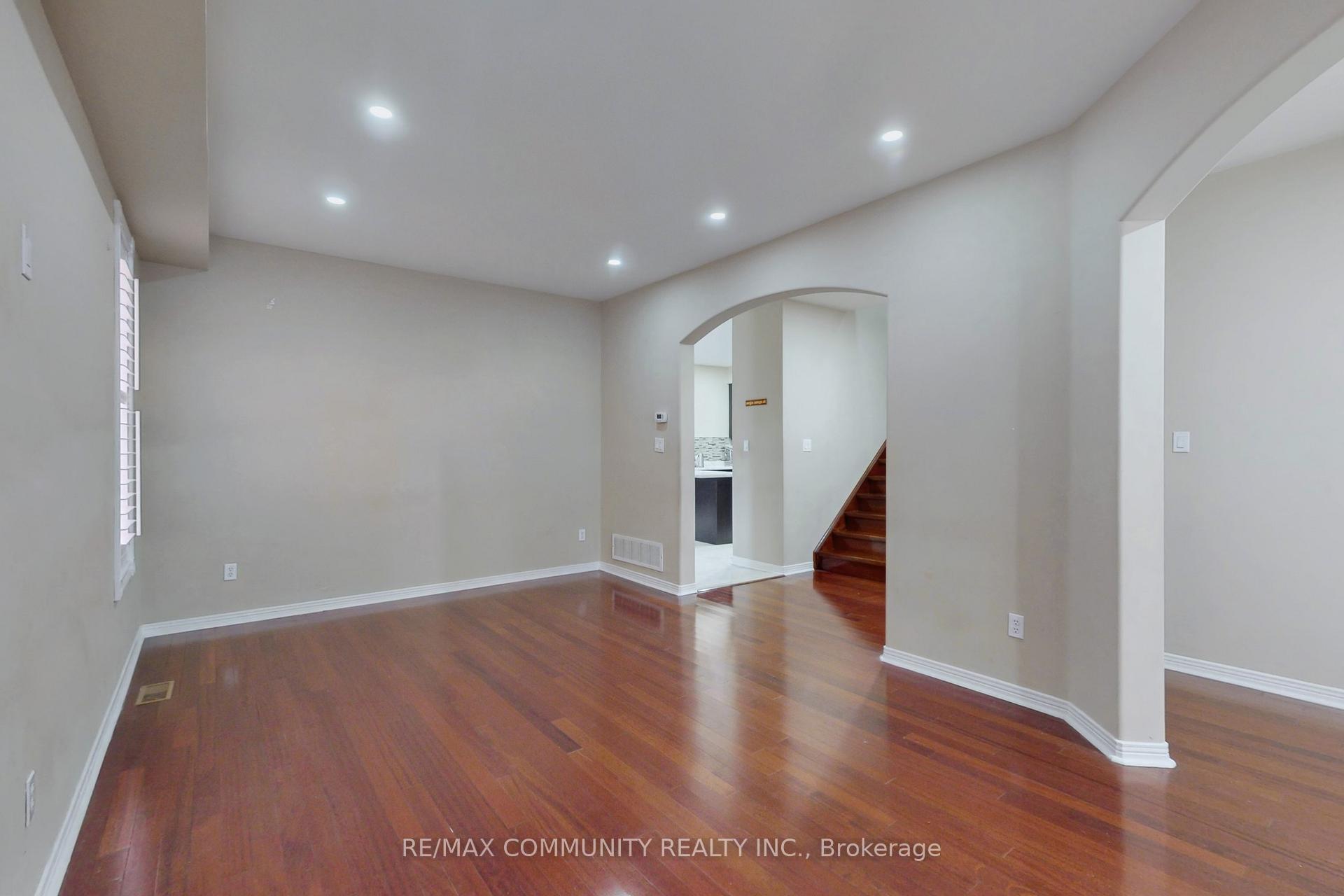 Photo 11 of 10 Oxfordshire Street, Markham, Berczy — HOMEH