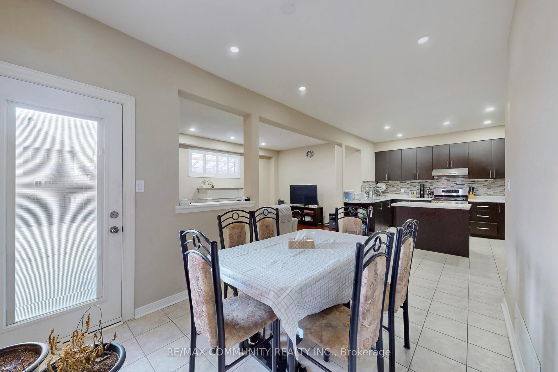Photo 30 of 10 Oxfordshire Street, Markham, Berczy — HOMEH
