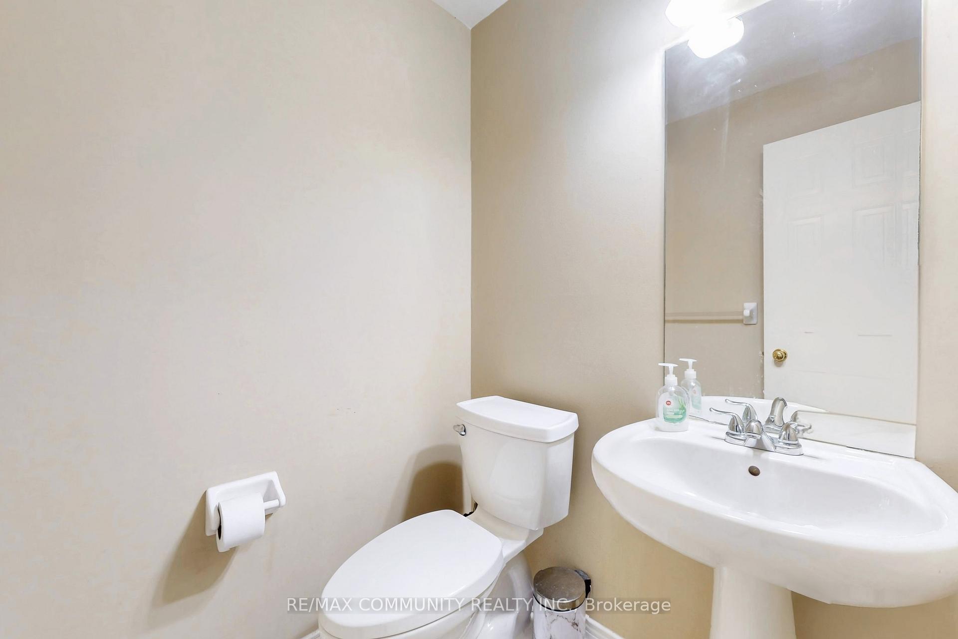 Photo 10 of 10 Oxfordshire Street, Markham, Berczy — HOMEH