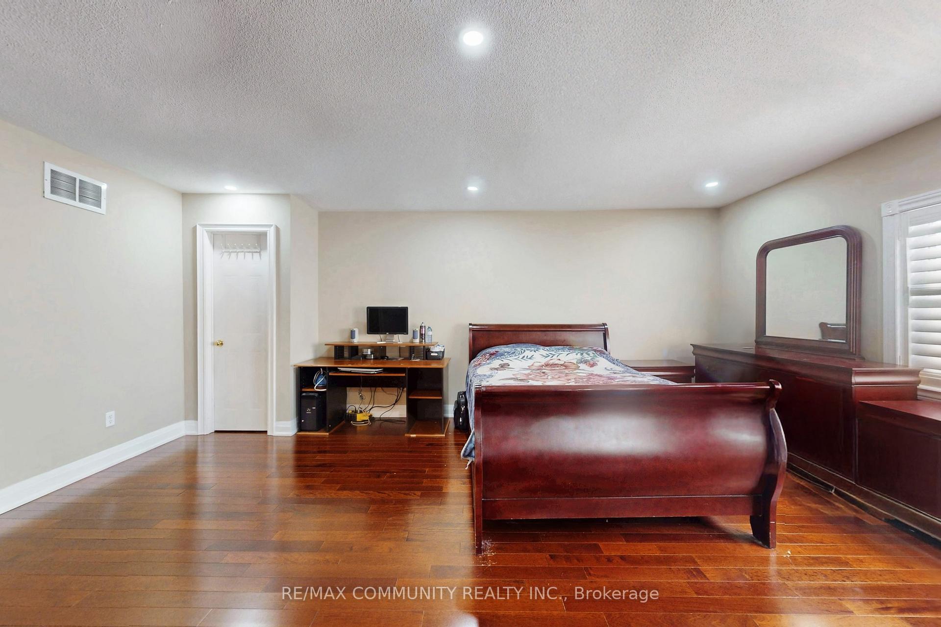 Photo 23 of 10 Oxfordshire Street, Markham, Berczy — HOMEH