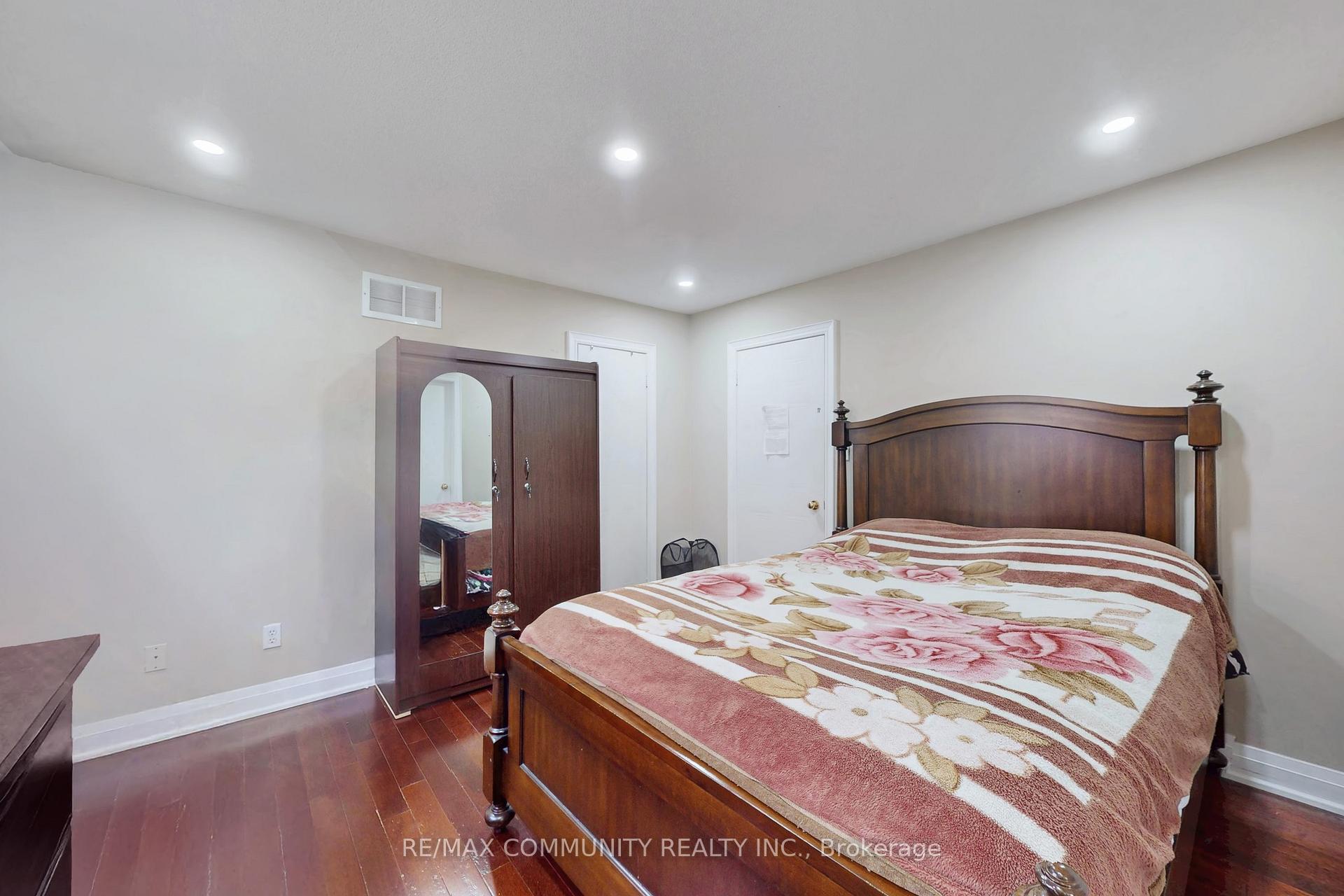 Photo 37 of 10 Oxfordshire Street, Markham, Berczy — HOMEH