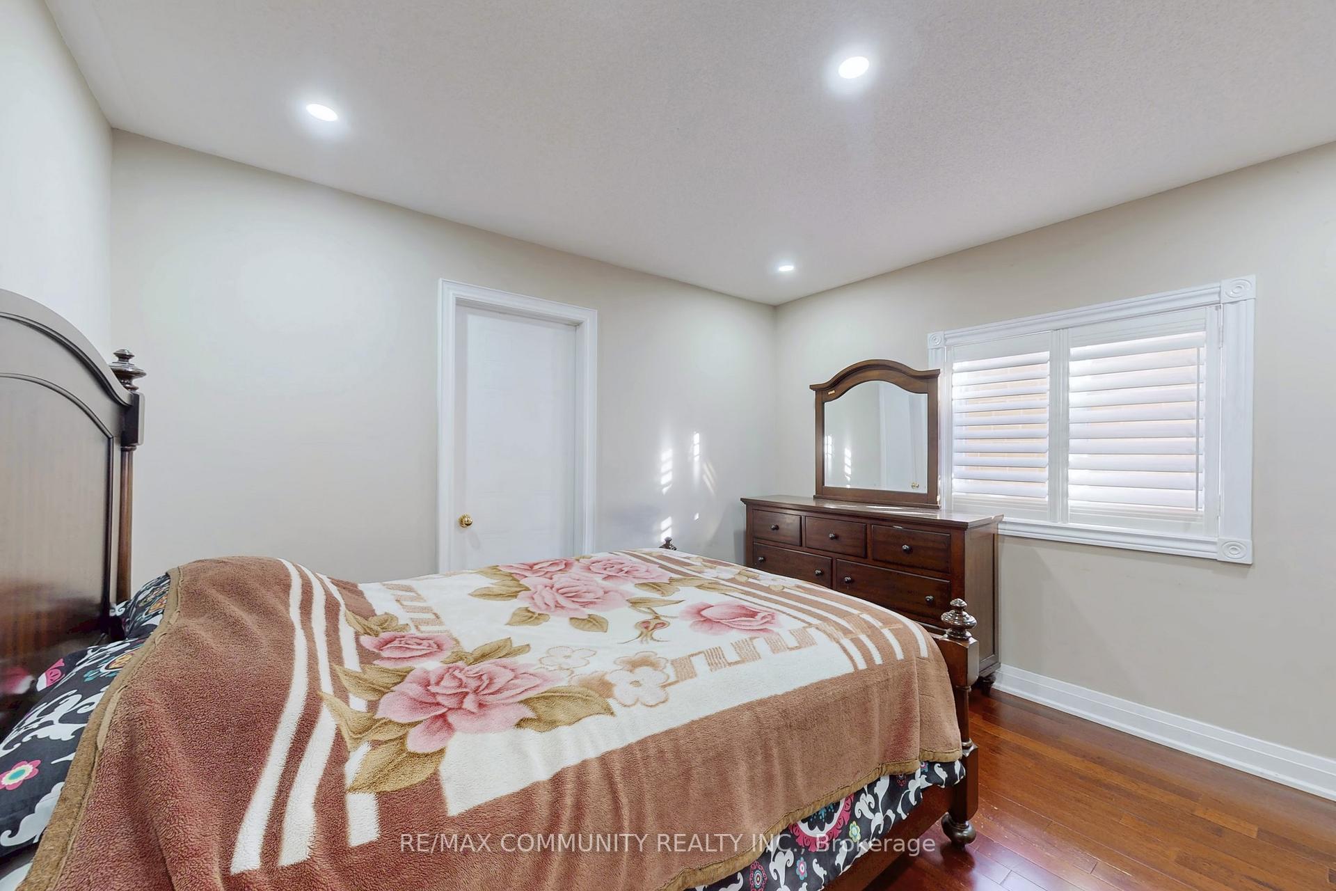 Photo 36 of 10 Oxfordshire Street, Markham, Berczy — HOMEH