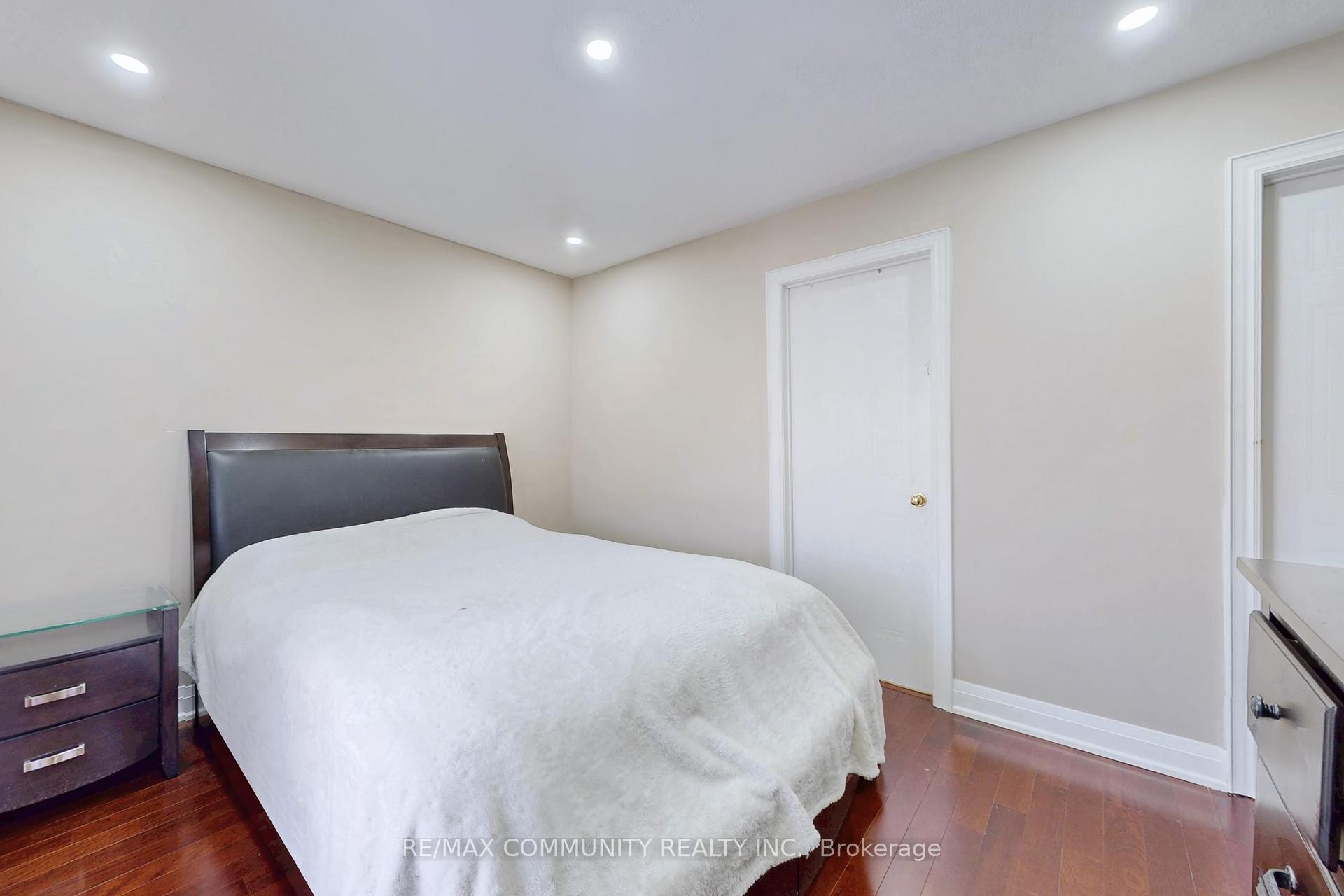 Photo 26 of 10 Oxfordshire Street, Markham, Berczy — HOMEH