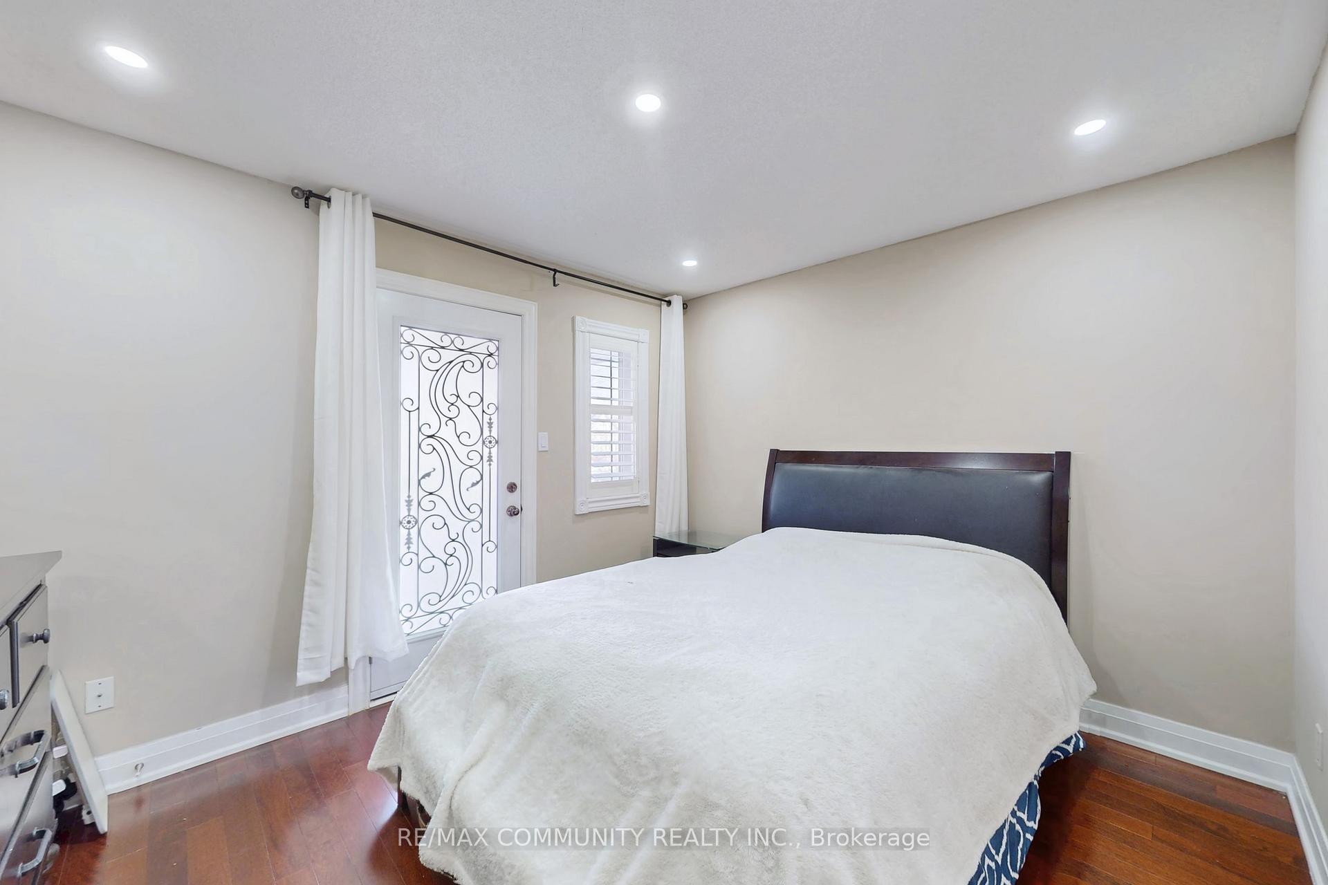 Photo 29 of 10 Oxfordshire Street, Markham, Berczy — HOMEH