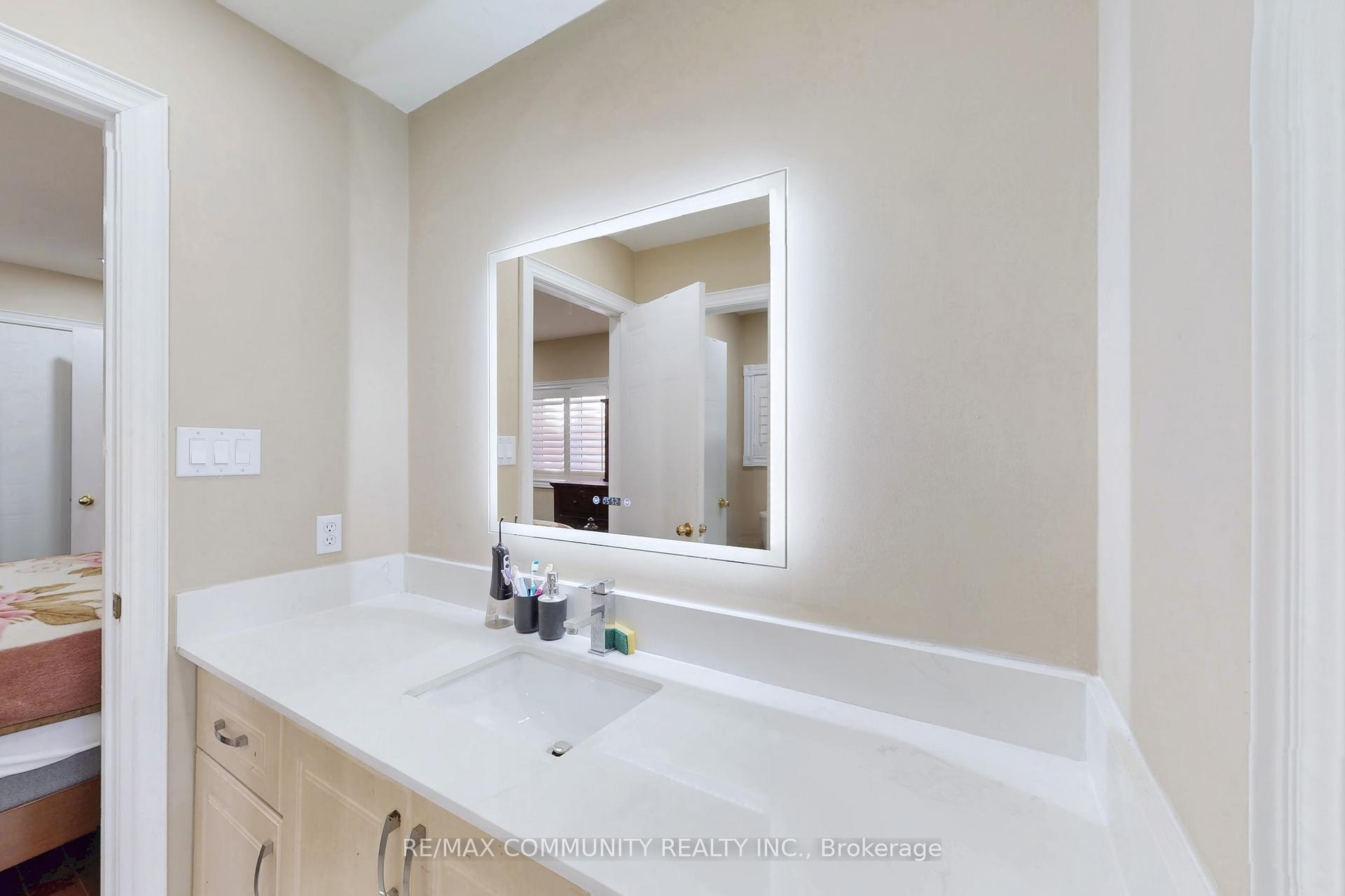 Photo 39 of 10 Oxfordshire Street, Markham, Berczy — HOMEH