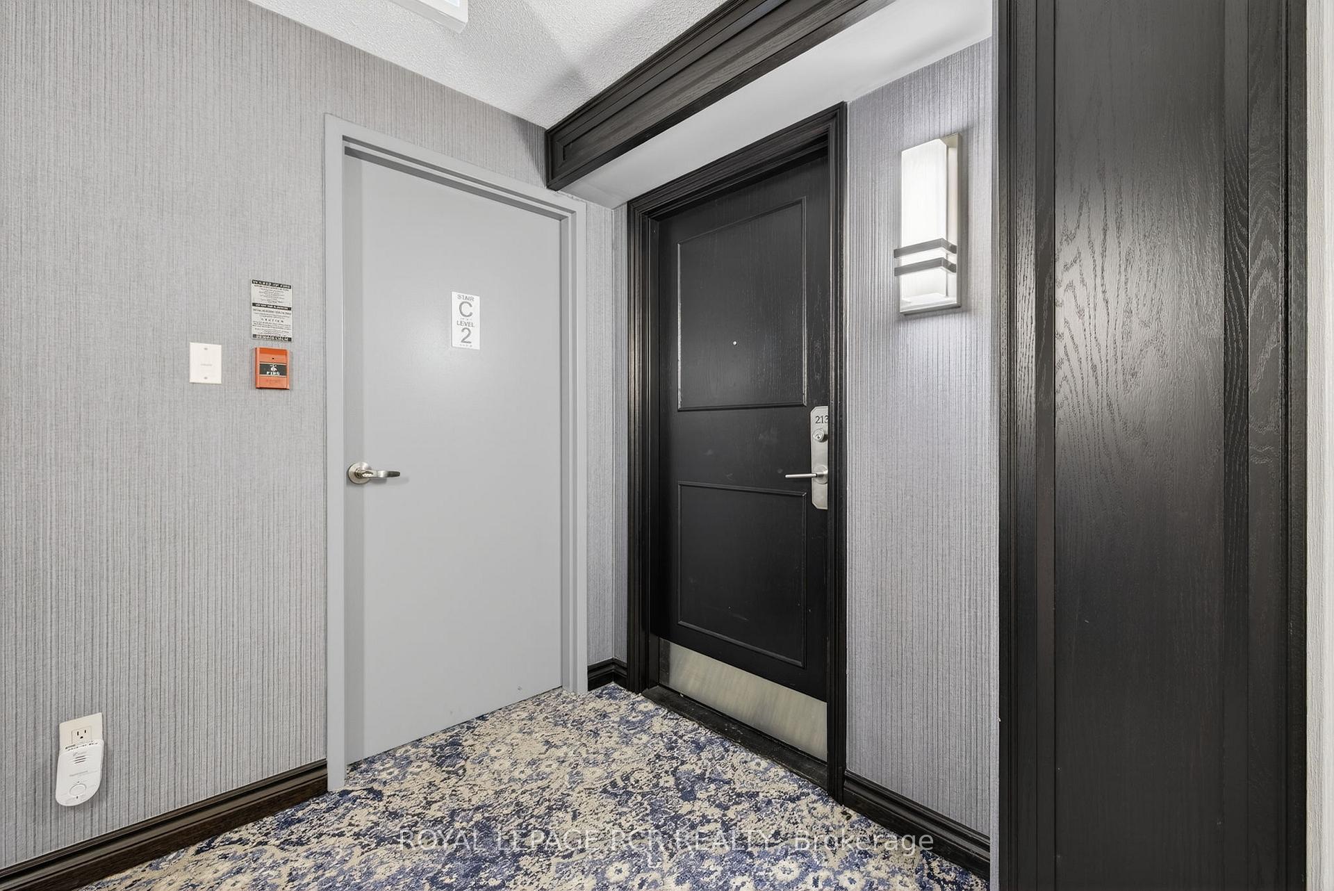 Photo 5 of Unit 213, 14924 Yonge Street, Aurora, Aurora Highlands — HOMEH