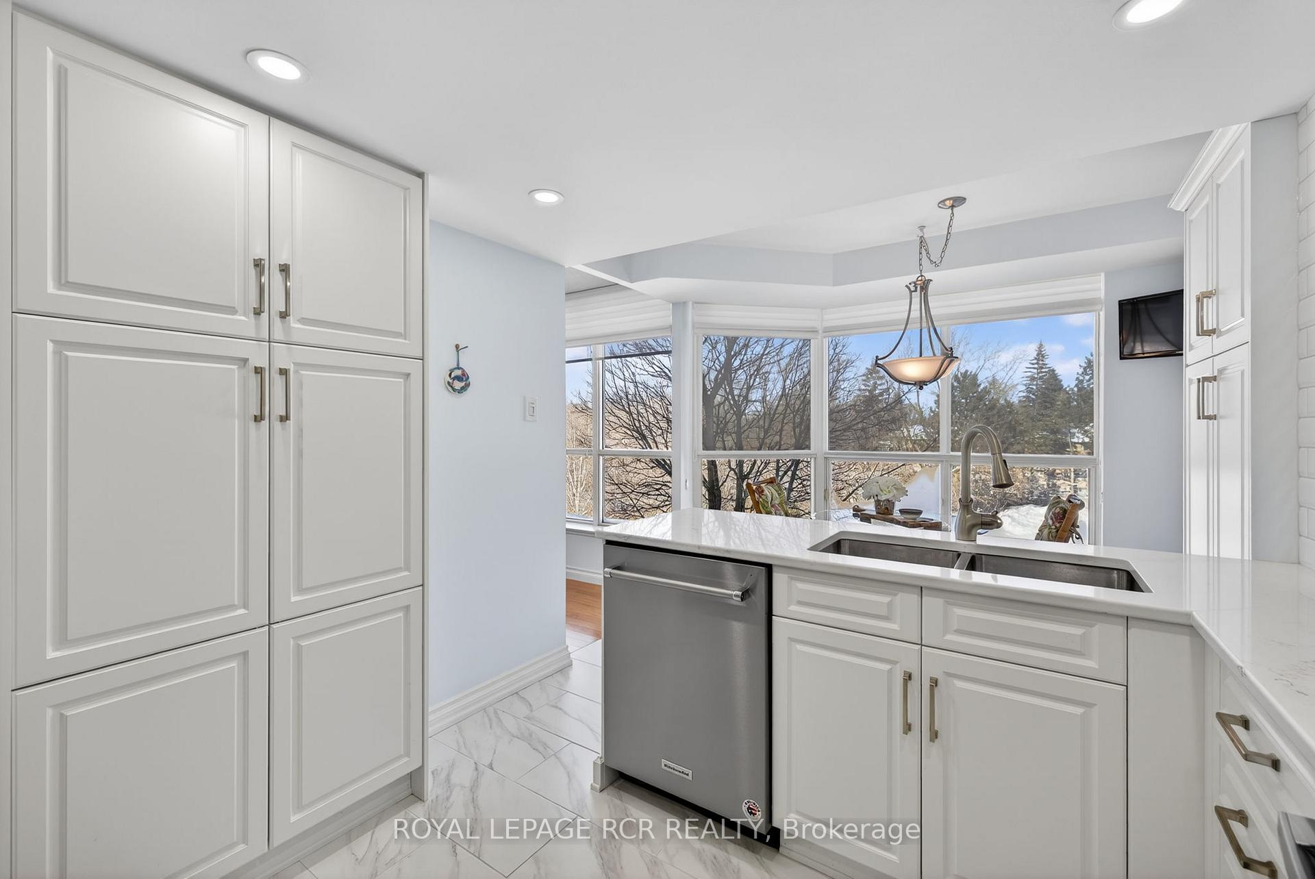 Photo 9 of Unit 213, 14924 Yonge Street, Aurora, Aurora Highlands — HOMEH