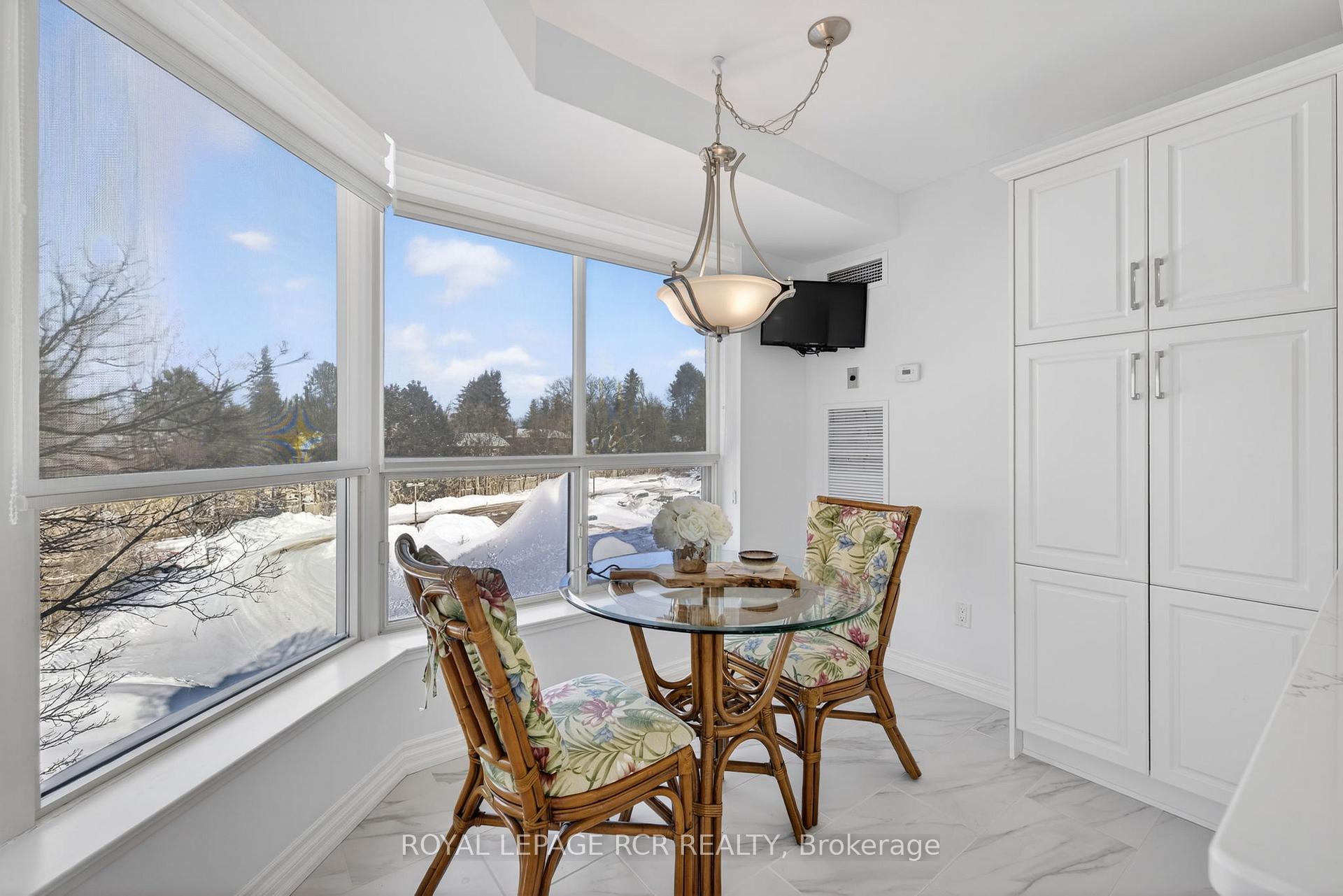 Photo 8 of Unit 213, 14924 Yonge Street, Aurora, Aurora Highlands — HOMEH