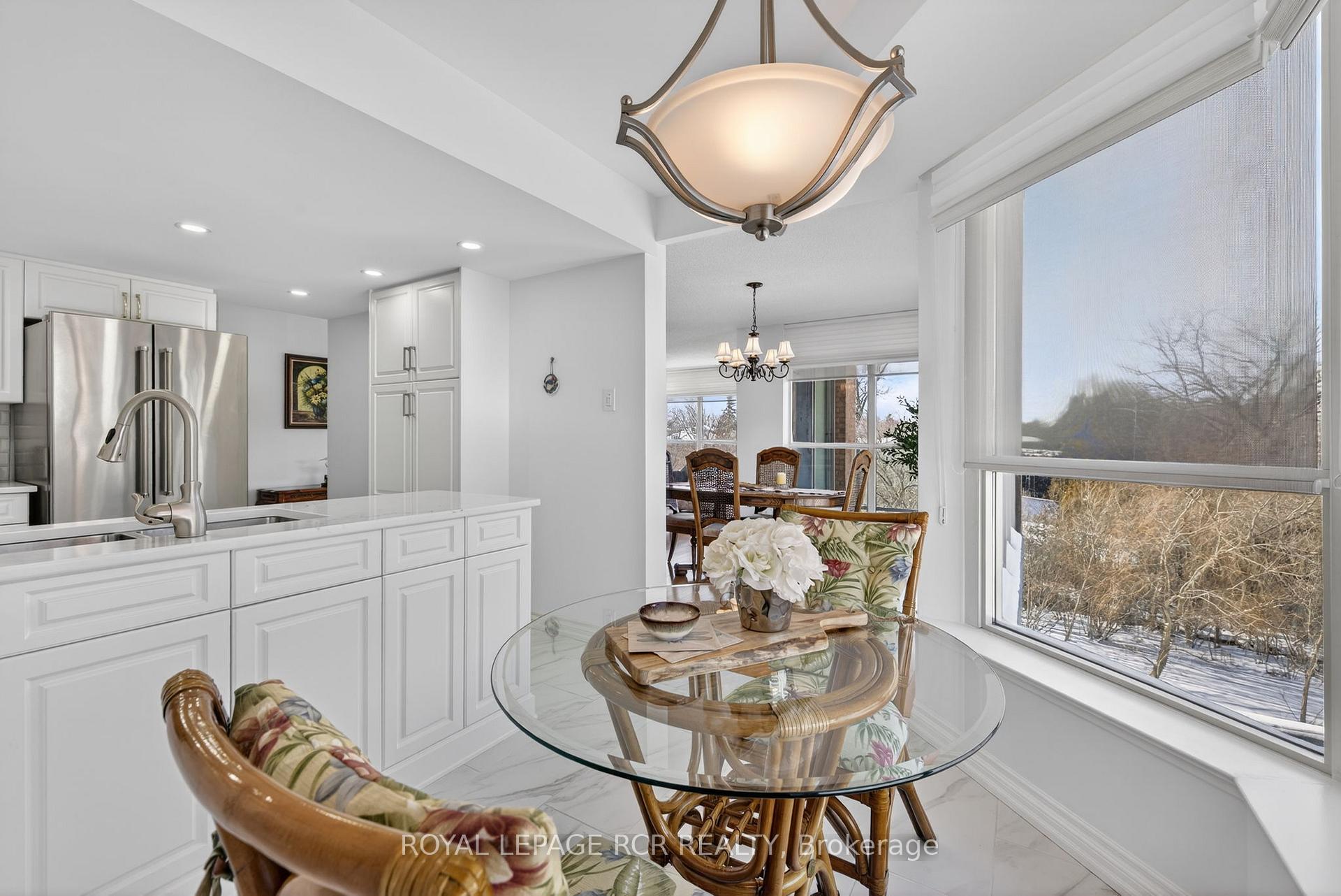 Photo 10 of Unit 213, 14924 Yonge Street, Aurora, Aurora Highlands — HOMEH