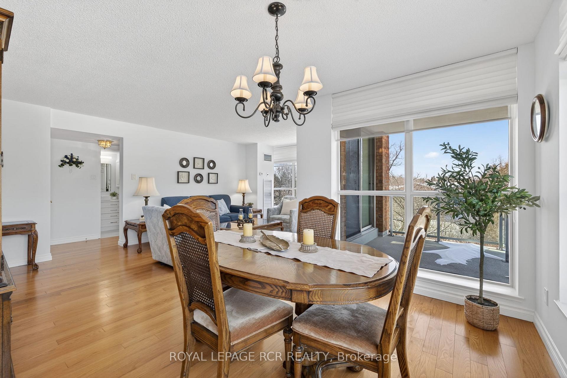 Photo 11 of Unit 213, 14924 Yonge Street, Aurora, Aurora Highlands — HOMEH