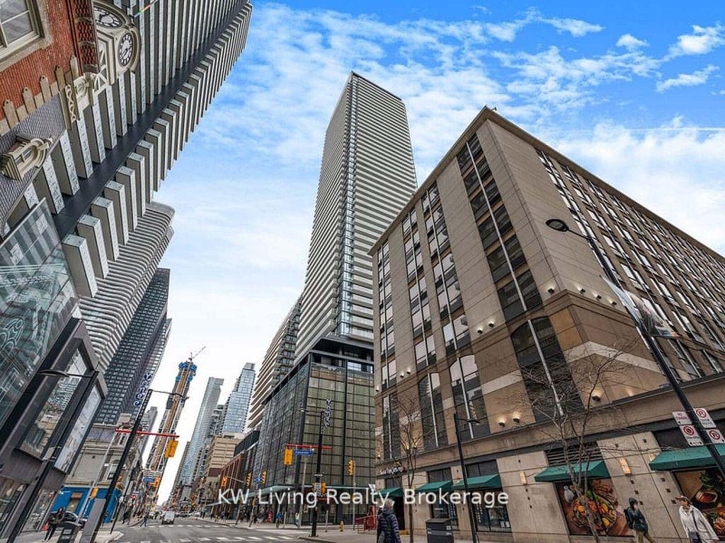 Front of Unit 2903, 501 Yonge Street