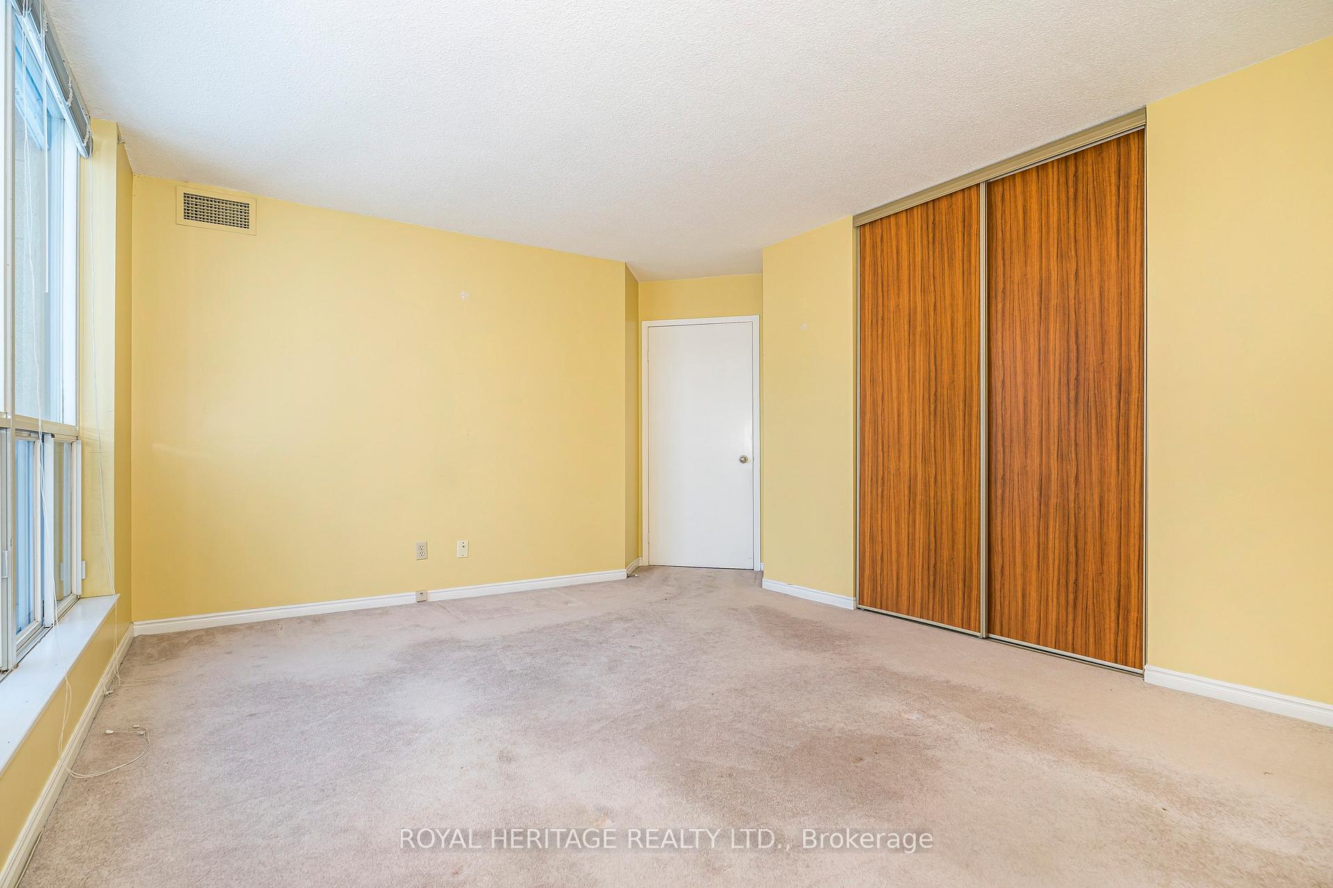 Photo 13 of Unit 901, 360 Watson Street W, Whitby, Port Whitby — HOMEH