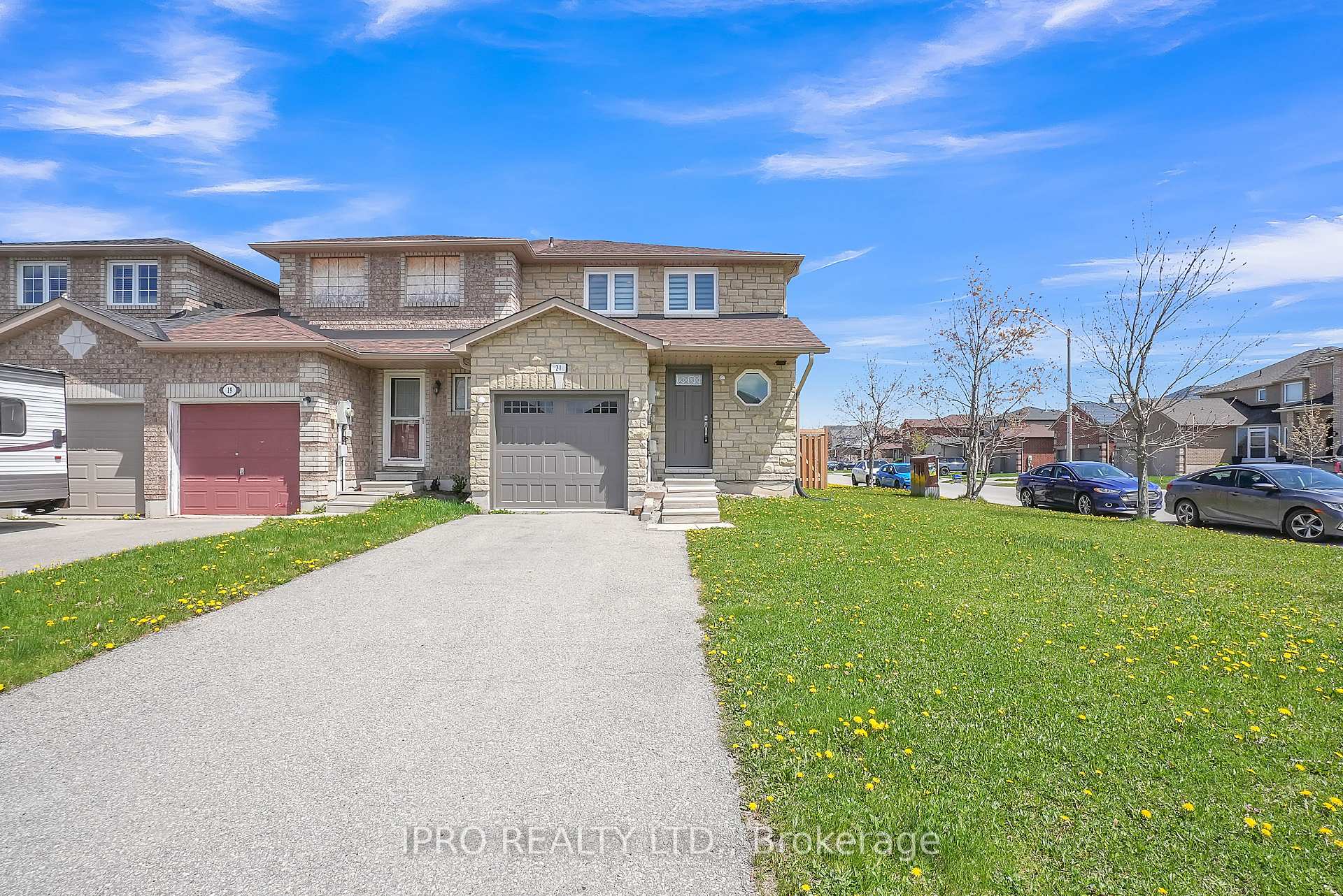 Photo 2 of 21 Majesty Boulevard, Barrie, Innis-Shore — HOMEH